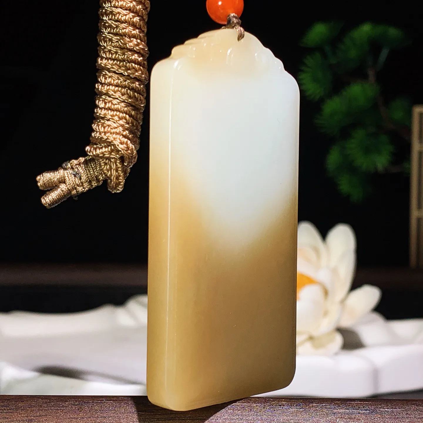 新疆和田玉且末糖平安无事牌挂件 尺寸68/34/8重53.5克 玉质细腻油润 底色纯净 脂粉好，品质好！lt260118