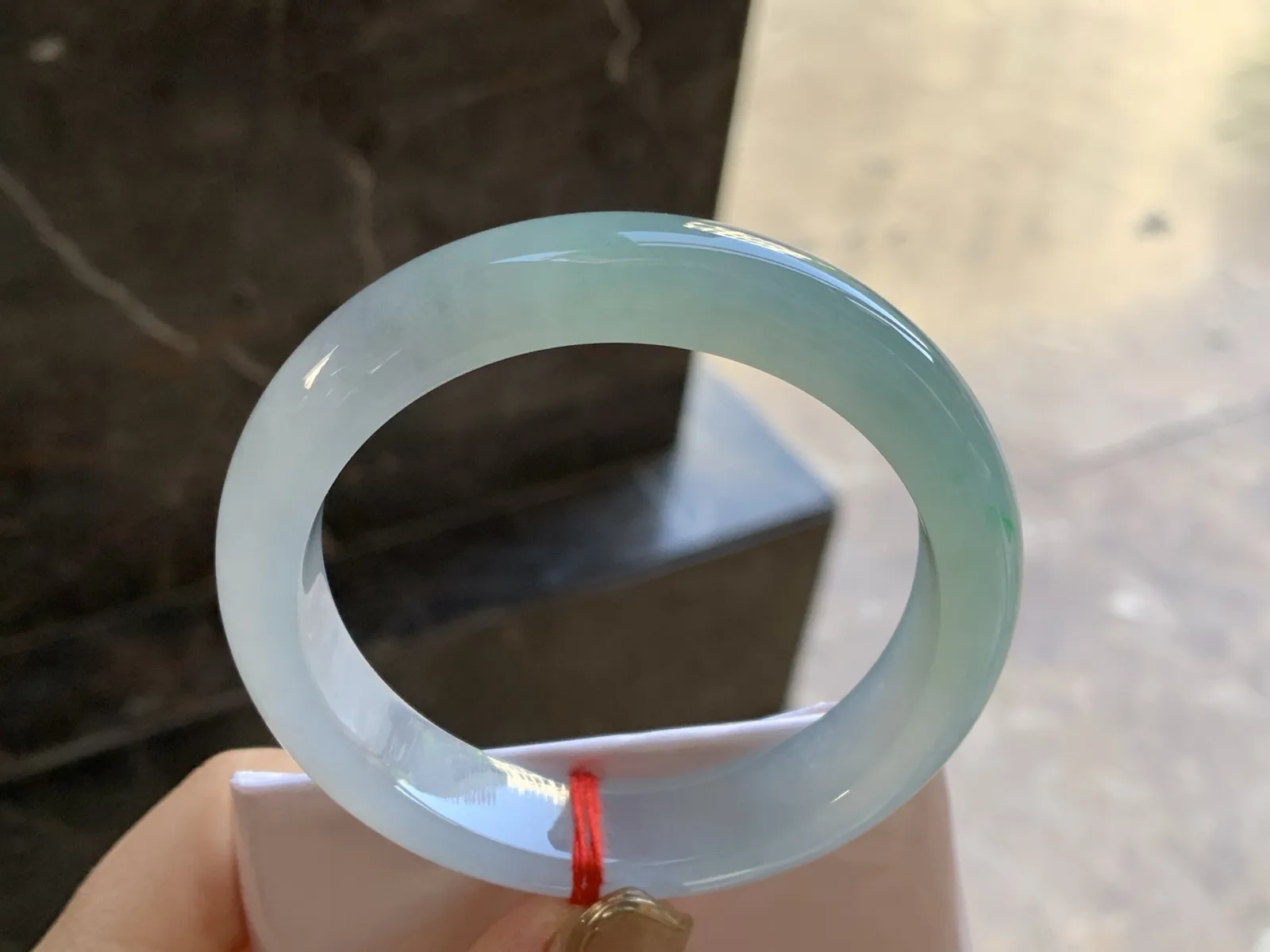 冰晴水手镯
尺寸：56.5-12.9-8.5mm
种水好 底子细腻干净