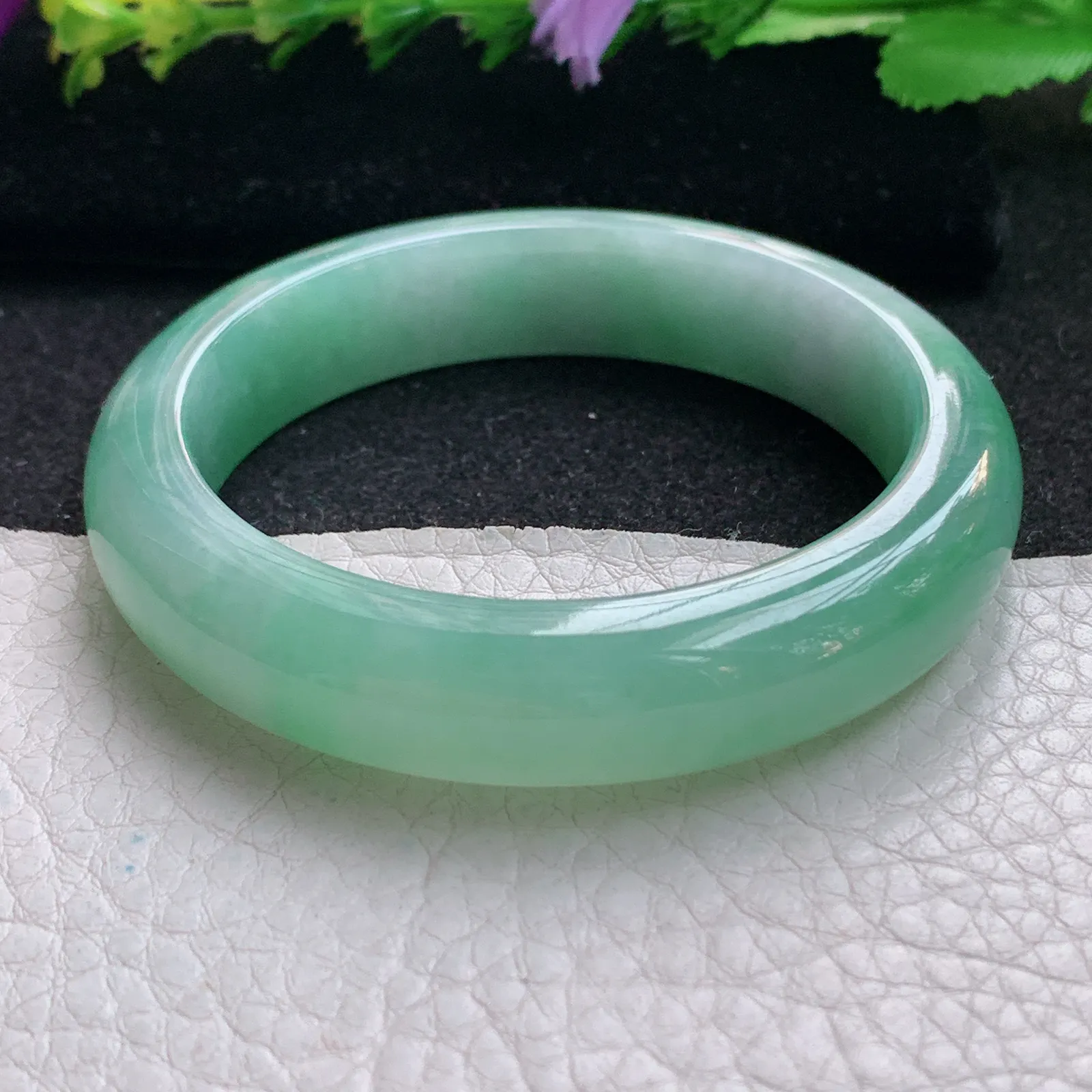 nr小圈口51*12.2*8平安镯 天然缅甸翡翠飘绿宽边玉手镯 玉手环