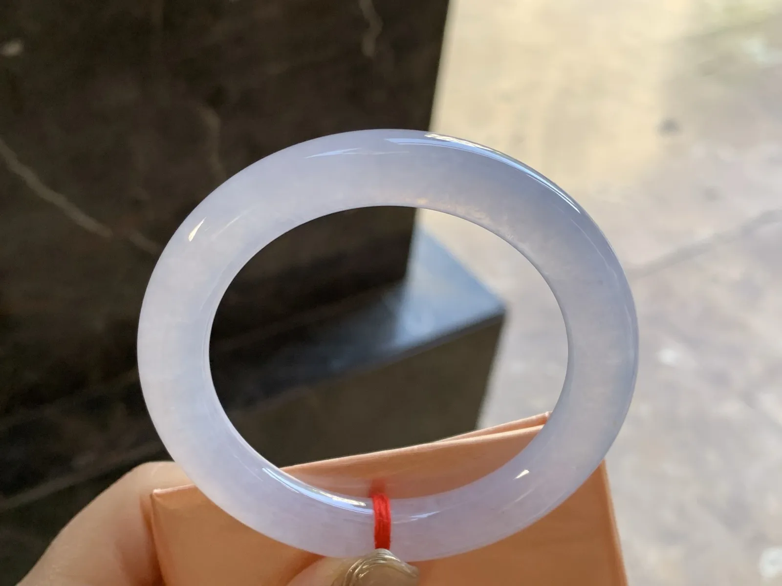 冰种圆条手镯
尺寸：53.6-9.6-10mm
冰味十足～甜甜的 上手好看