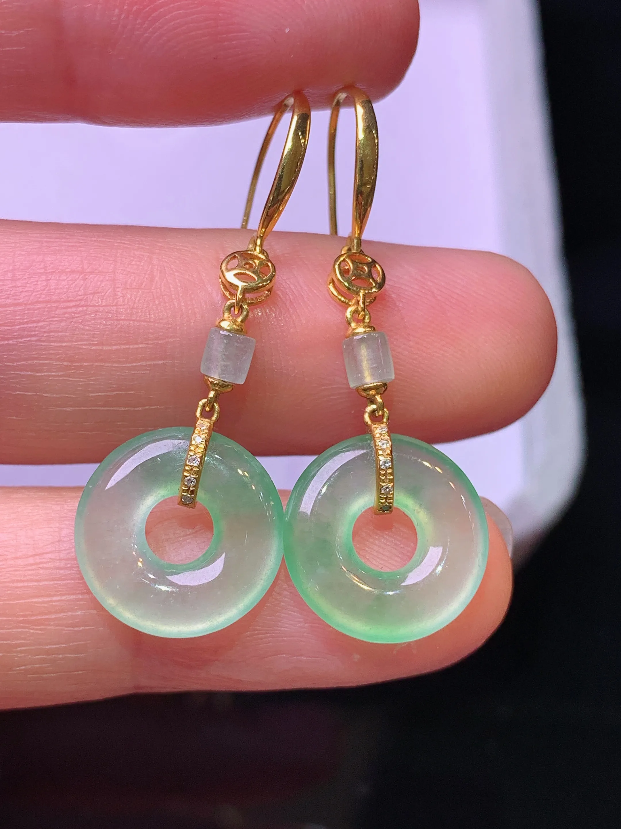 18k金钻镶嵌吊坠 玉质细腻 色泽清新艳丽 整体尺寸35*12.6*3