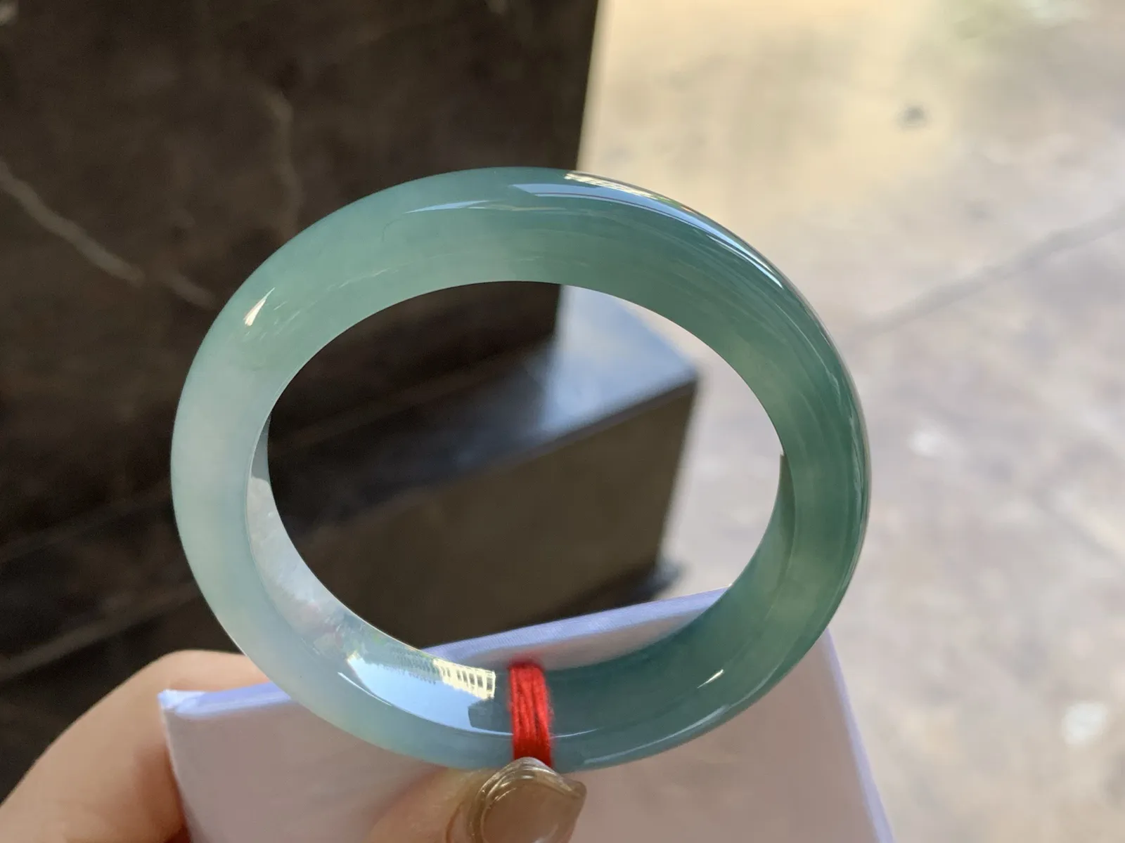 带底色手镯
尺寸：52.7-11.8-8.5mm
种好 底色浓郁