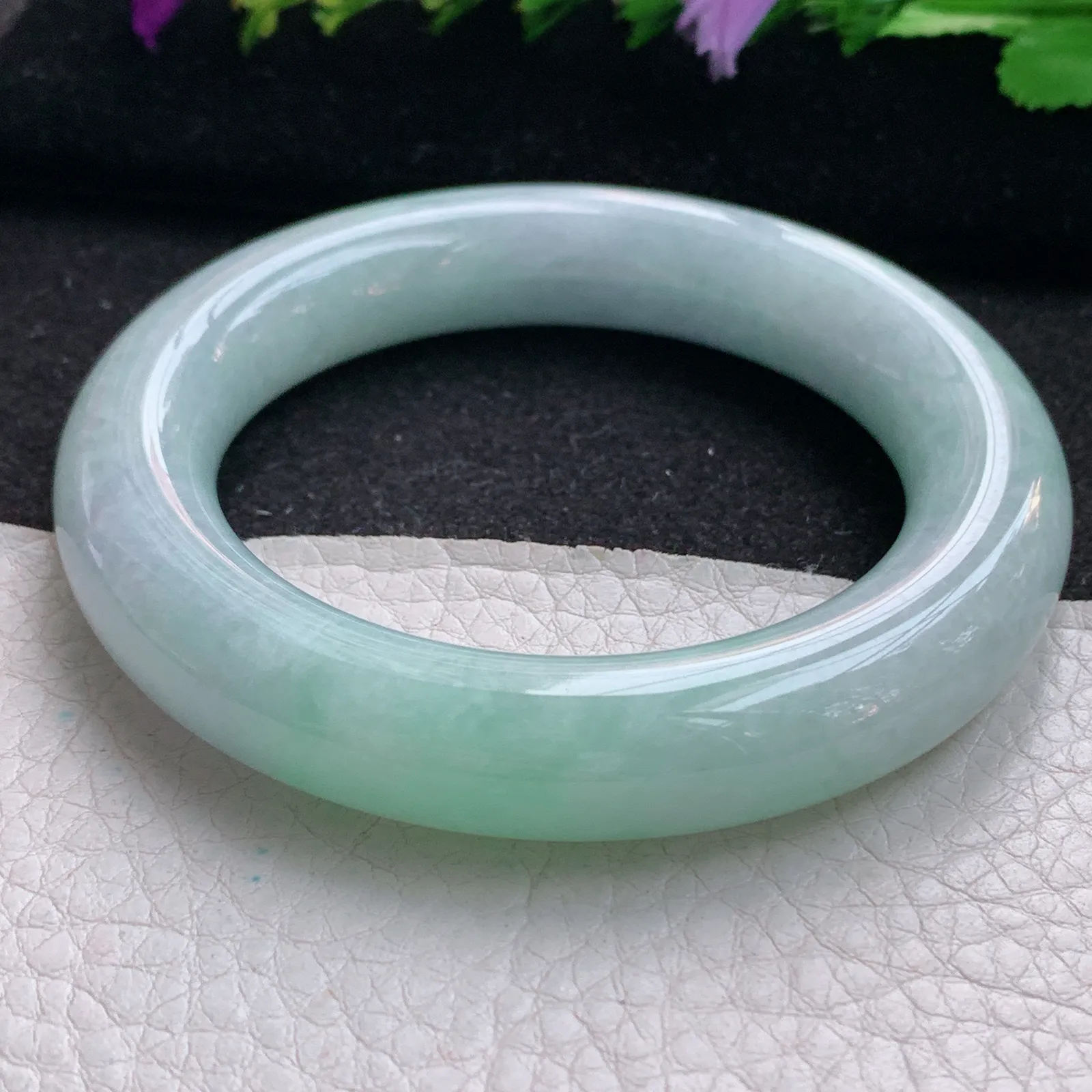 z实拍53*12.5*7胖圆镯 天然缅甸翡翠淡春带彩圆条玉手镯 玉手环