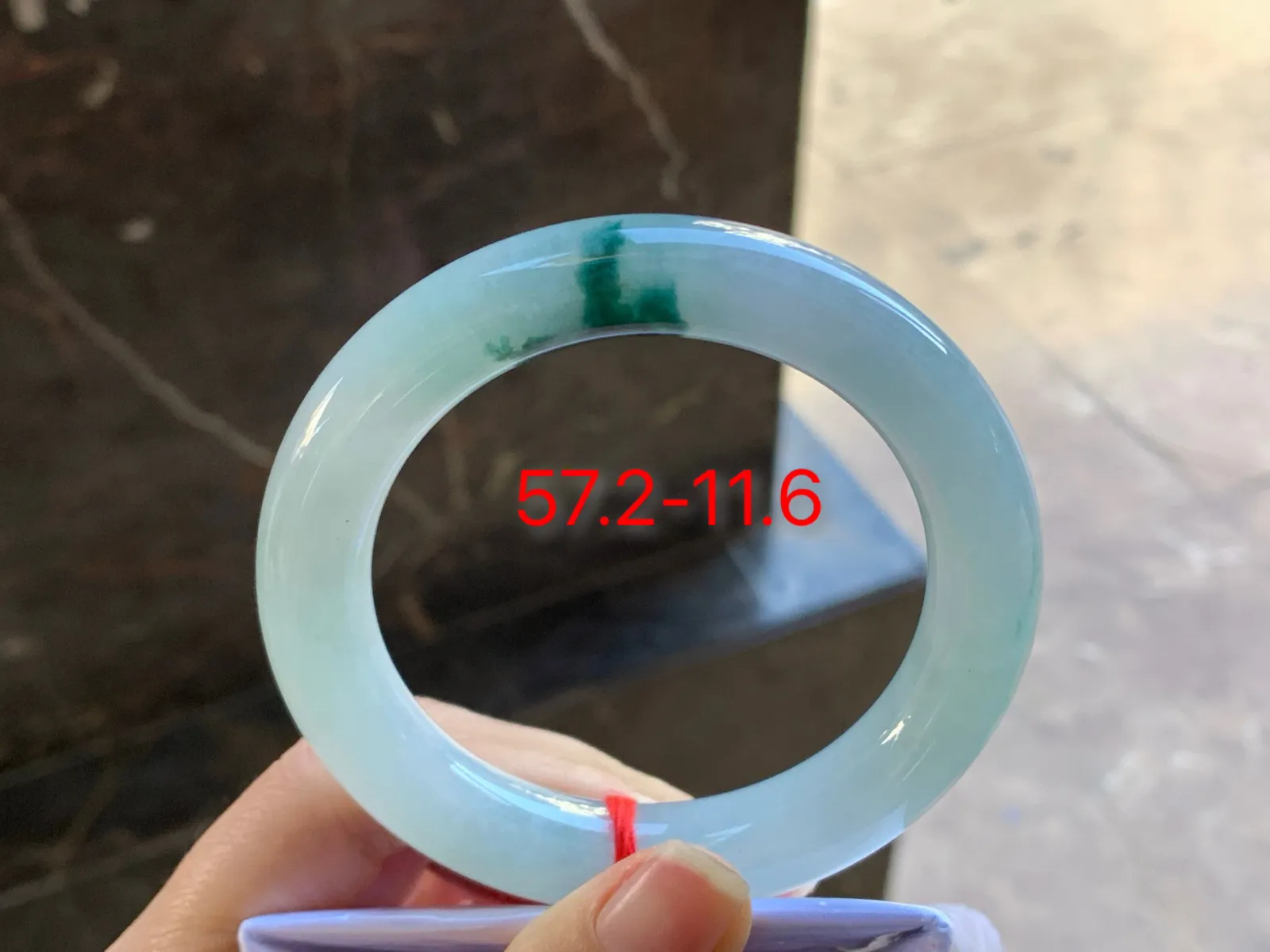 飘花圆条手镯
尺寸：57.2-11.6
水润十足～