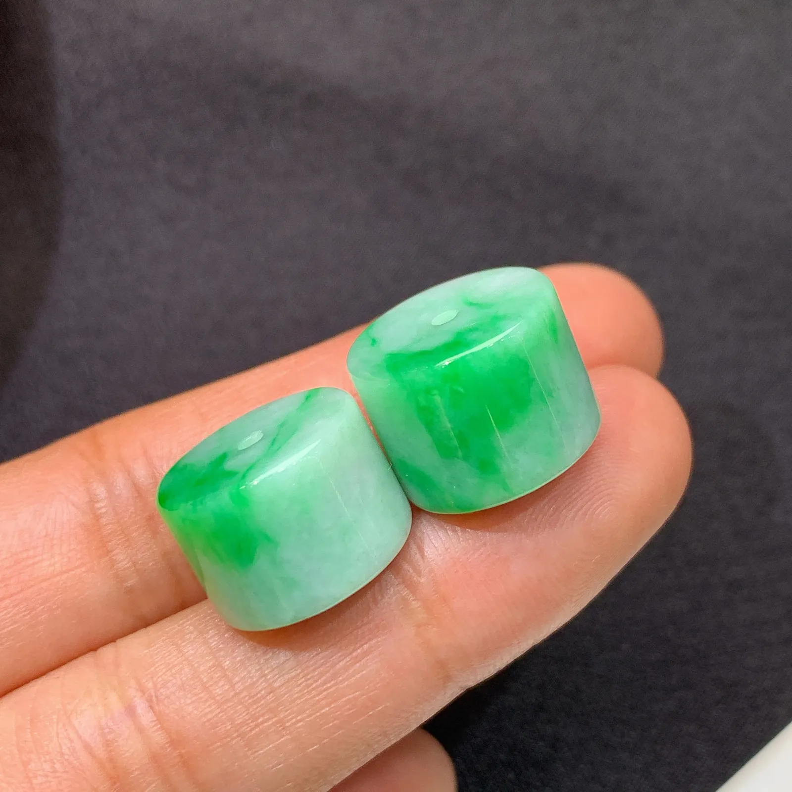 飘绿路路通一对，镶嵌佳品，冰润色阳，种水足，Fuy 尺寸10.4*14.2