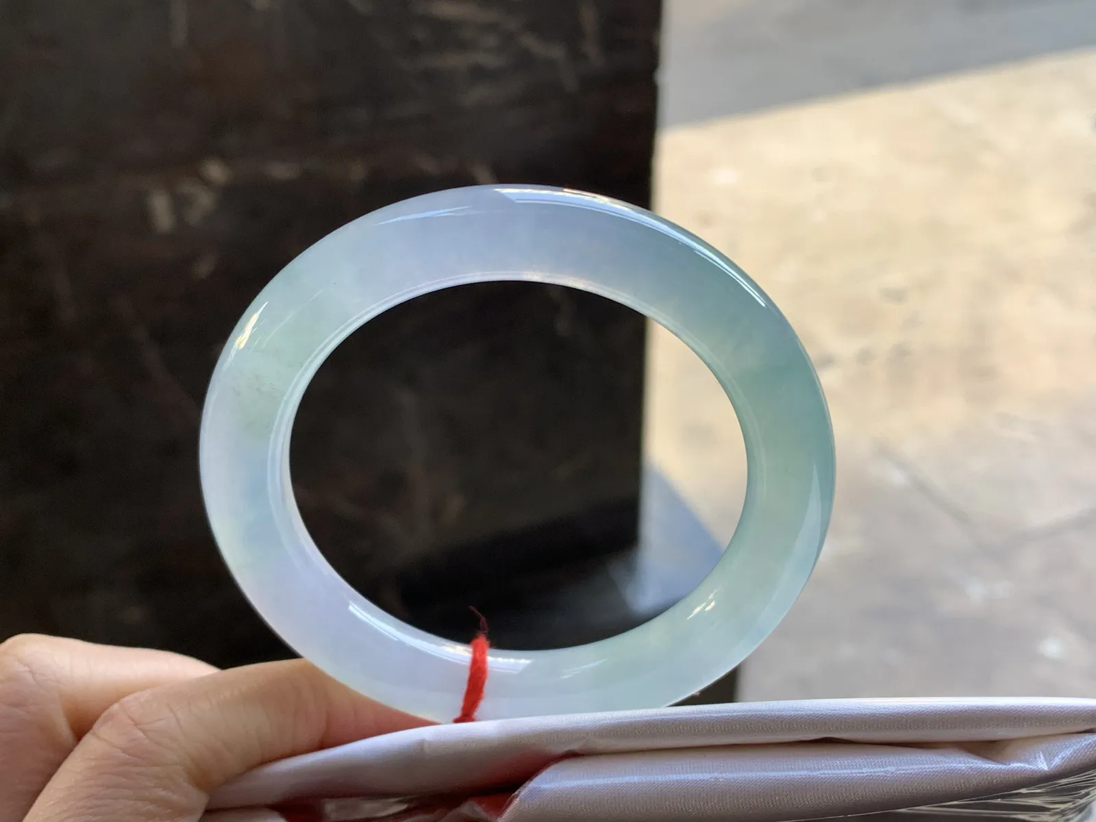 冰春带彩圆条手镯
尺寸：56-10.3mm
冰味十足 实物漂亮