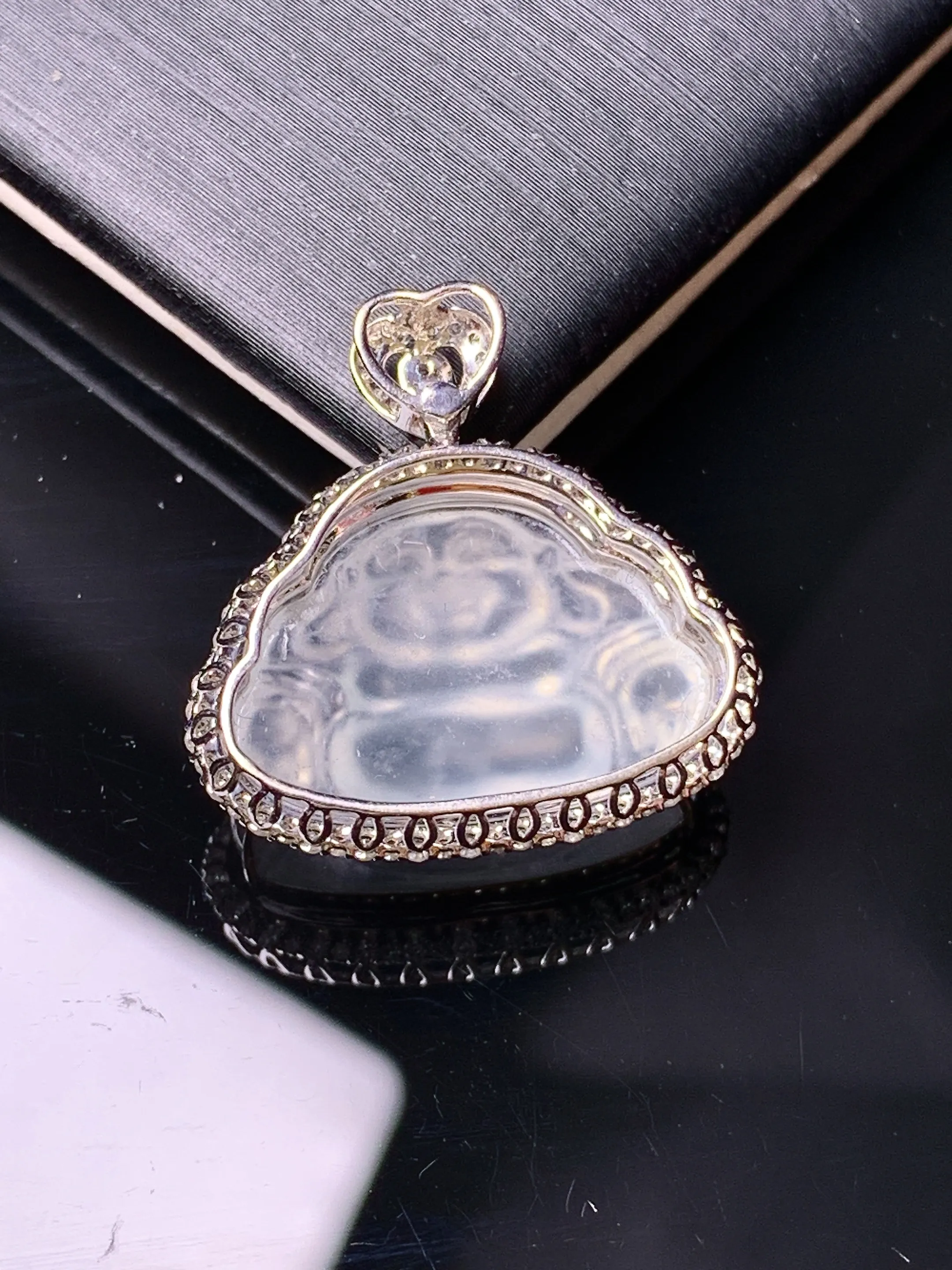 18k金钻镶嵌冰种佛公吊坠 玉质细腻 色泽清新艳丽 整体尺寸20.8*21.2*8.6