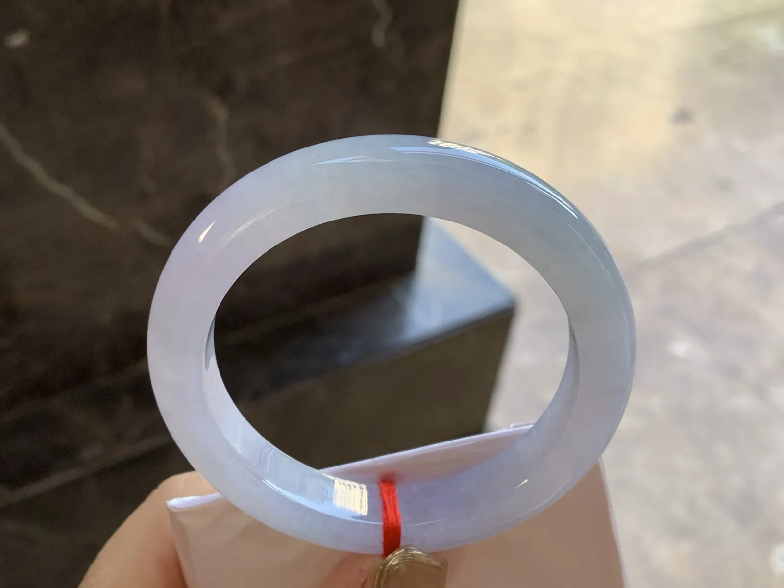 淡春手镯
尺寸：56-11.4-9.2mm
种水好 小清新 上手好看