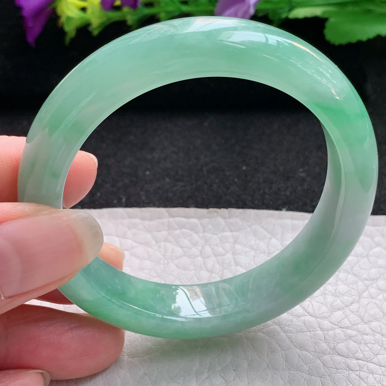 nr小圈口51*12.2*8平安镯 天然缅甸翡翠飘绿宽边玉手镯 玉手环