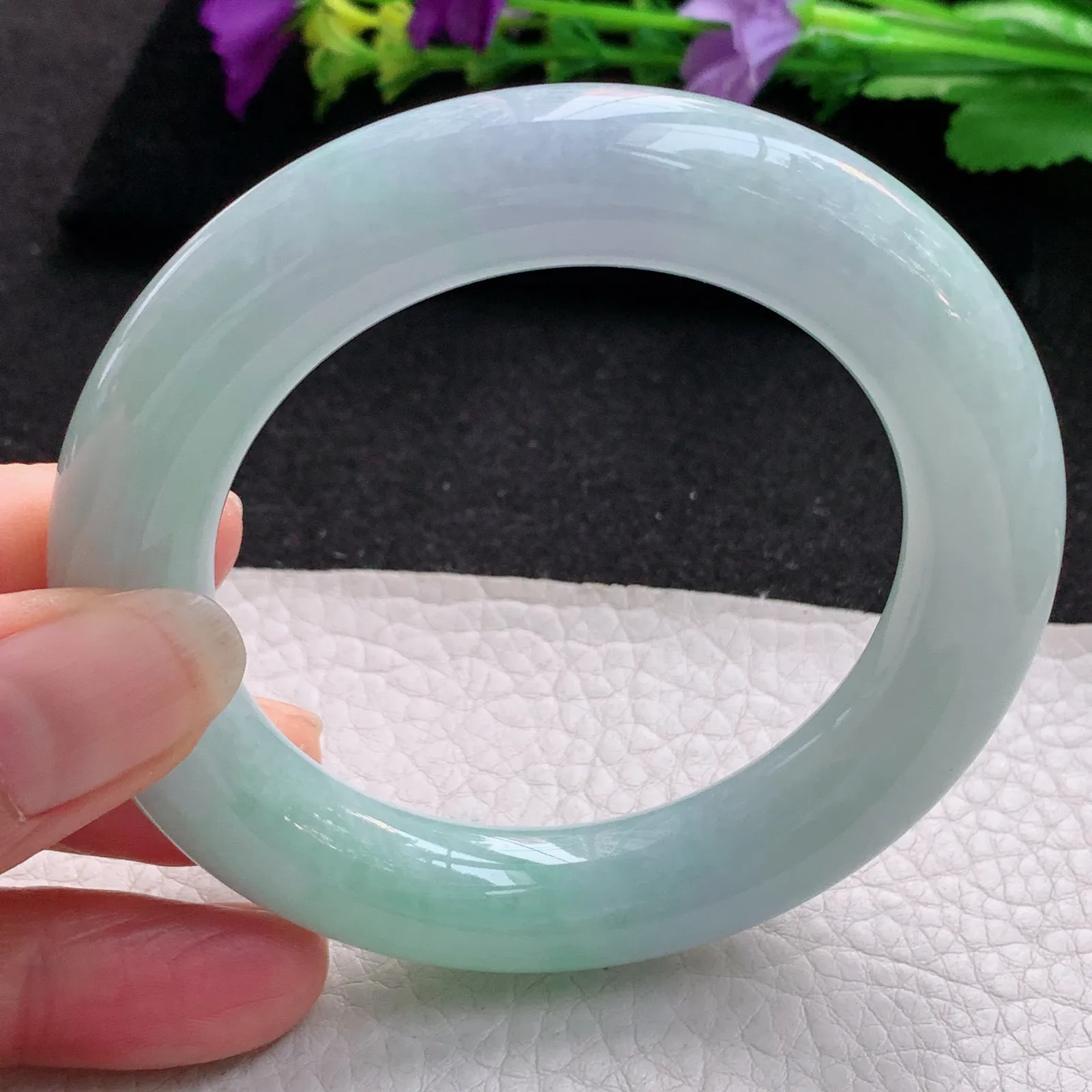 z实拍53*12.5*7胖圆镯 天然缅甸翡翠淡春带彩圆条玉手镯 玉手环