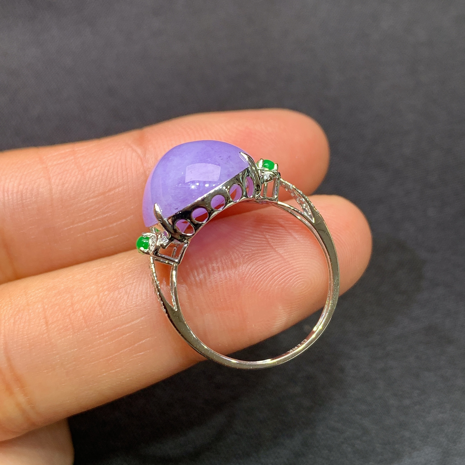 紫罗兰蛋面戒指，18k金镶嵌，温润细腻，颜色浓郁，Ax 圈口14 尺寸14.2*13*7.5