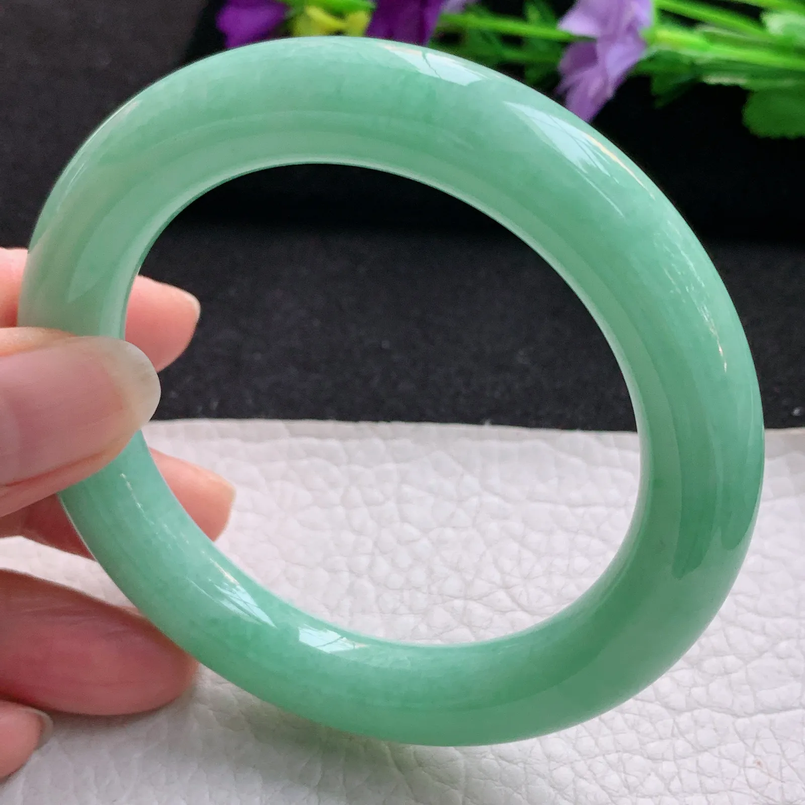 yh实拍57*11.2美人镯 天然缅甸翡翠满绿大气圆条玉手镯 玉手环