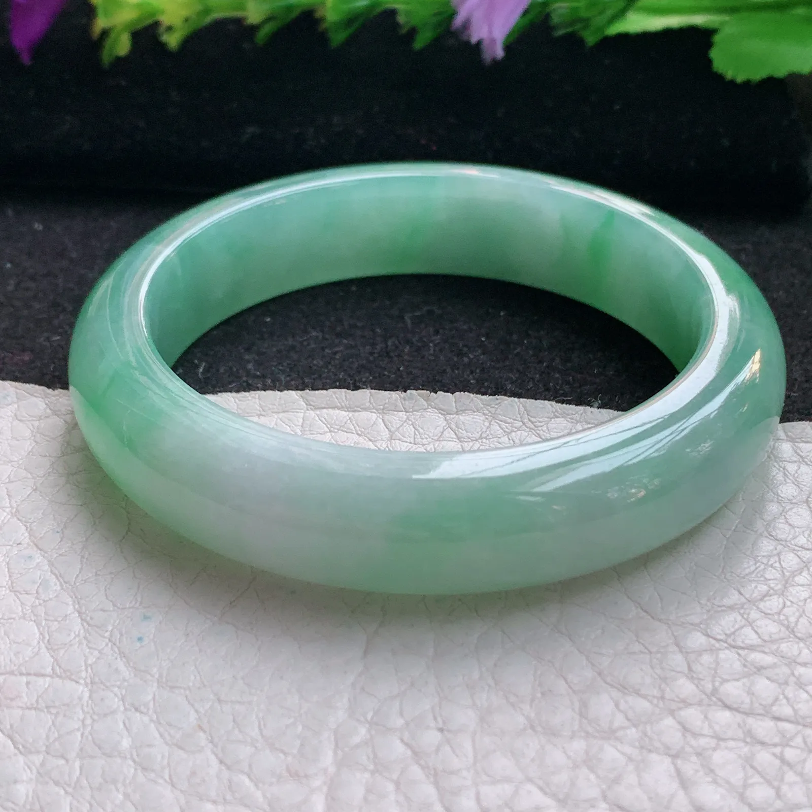 nr小圈口51*12.2*8平安镯 天然缅甸翡翠飘绿宽边玉手镯 玉手环