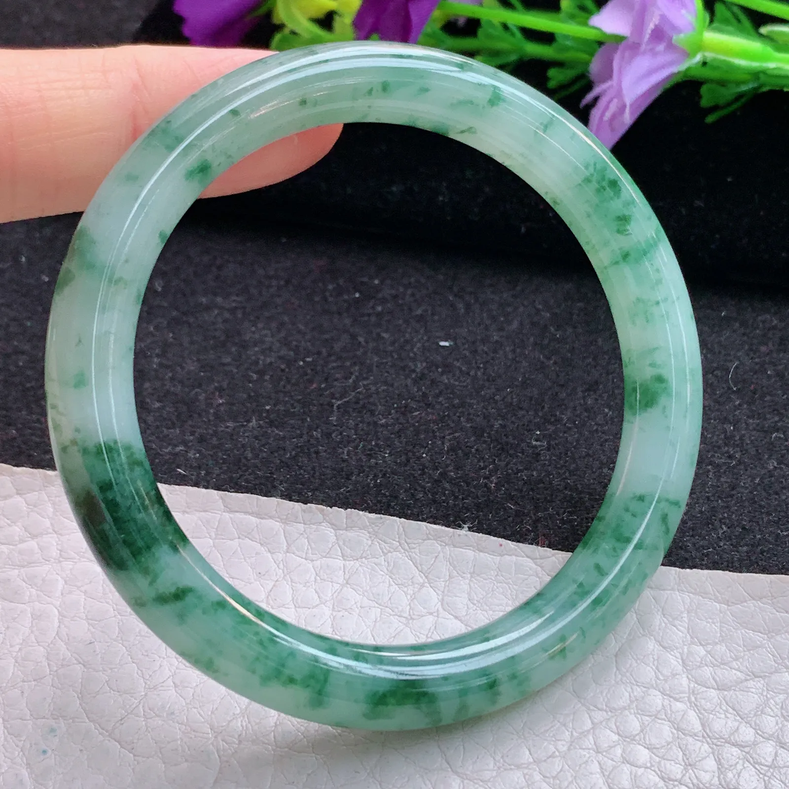 xh实拍54*8.6美人镯 天然缅甸翡翠冰飘花秀气圆条玉手镯 玉手环