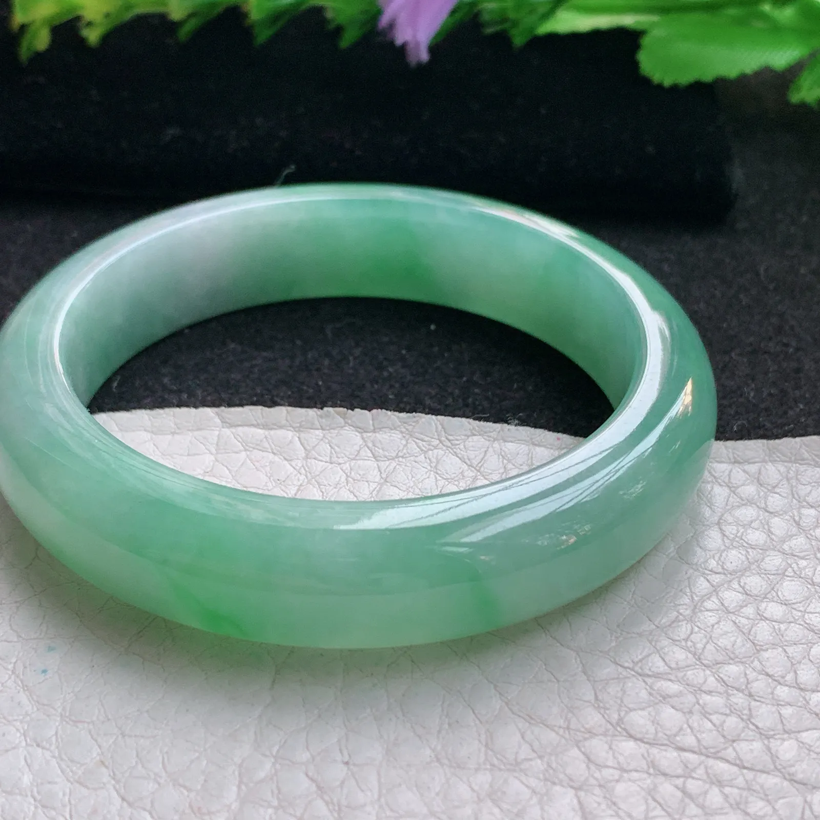 nr小圈口51*12.2*8平安镯 天然缅甸翡翠飘绿宽边玉手镯 玉手环