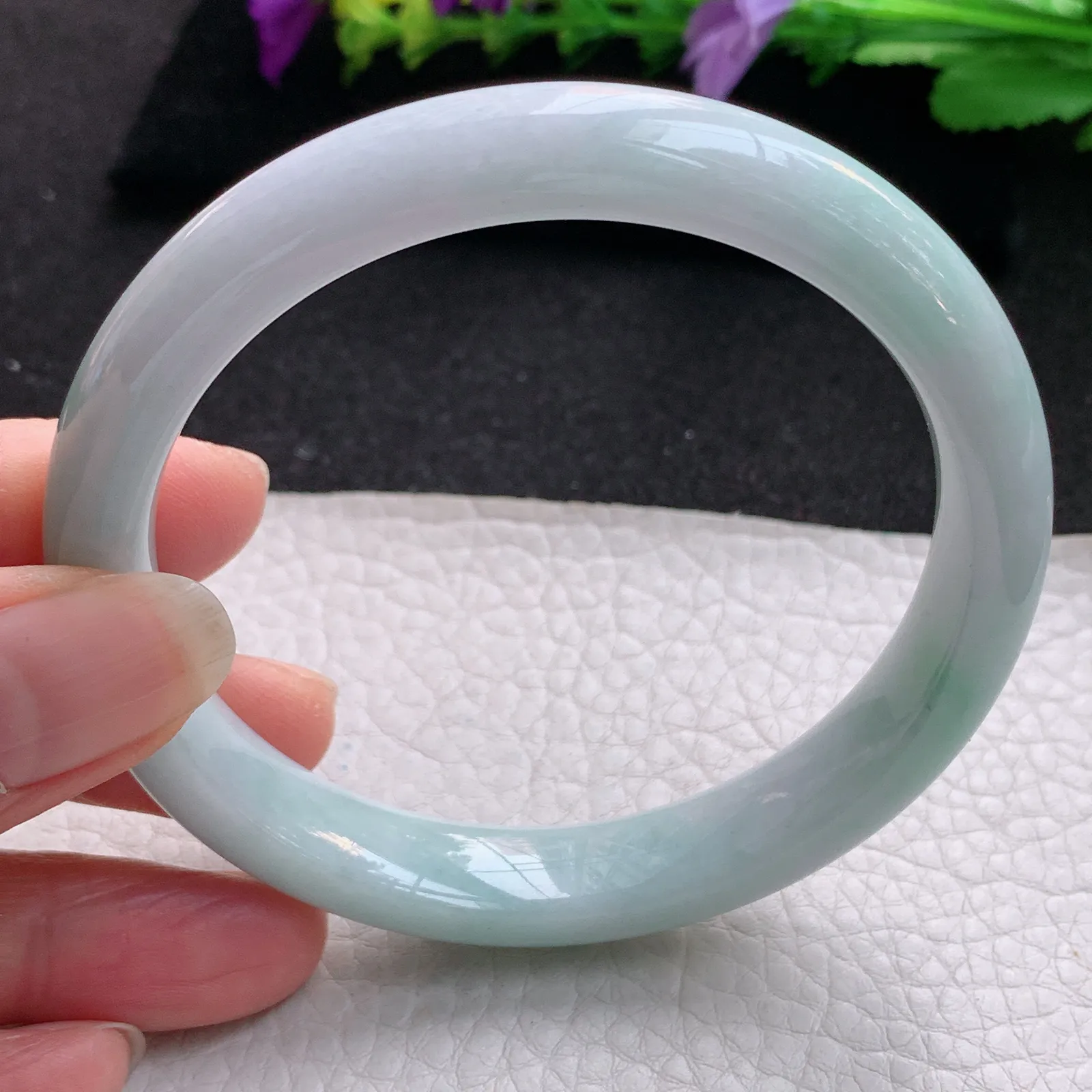 js大圈口61.5*11.5*8.2平安镯 天然缅甸翡翠飘绿宽边玉手镯 玉手环