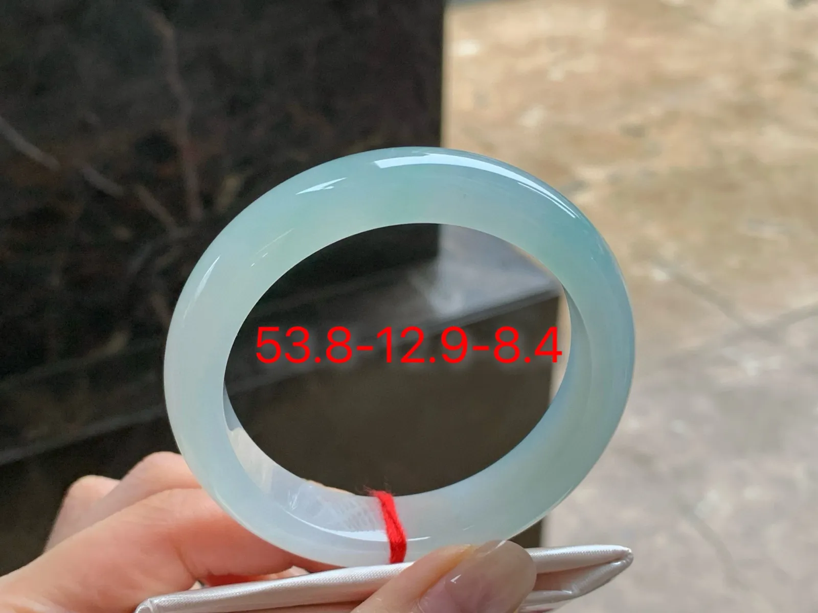 糯冰手镯
种好水润 53.8-12.9-8.4