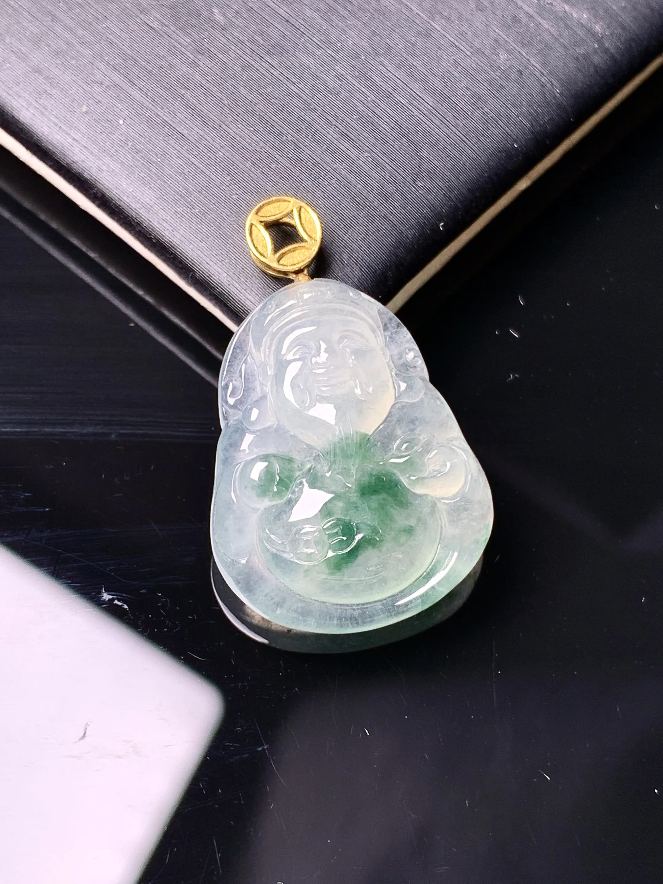 18k金镶嵌冰种财神吊坠 玉质细腻 色泽清新艳丽 整体尺寸28.8*18.2*5.2