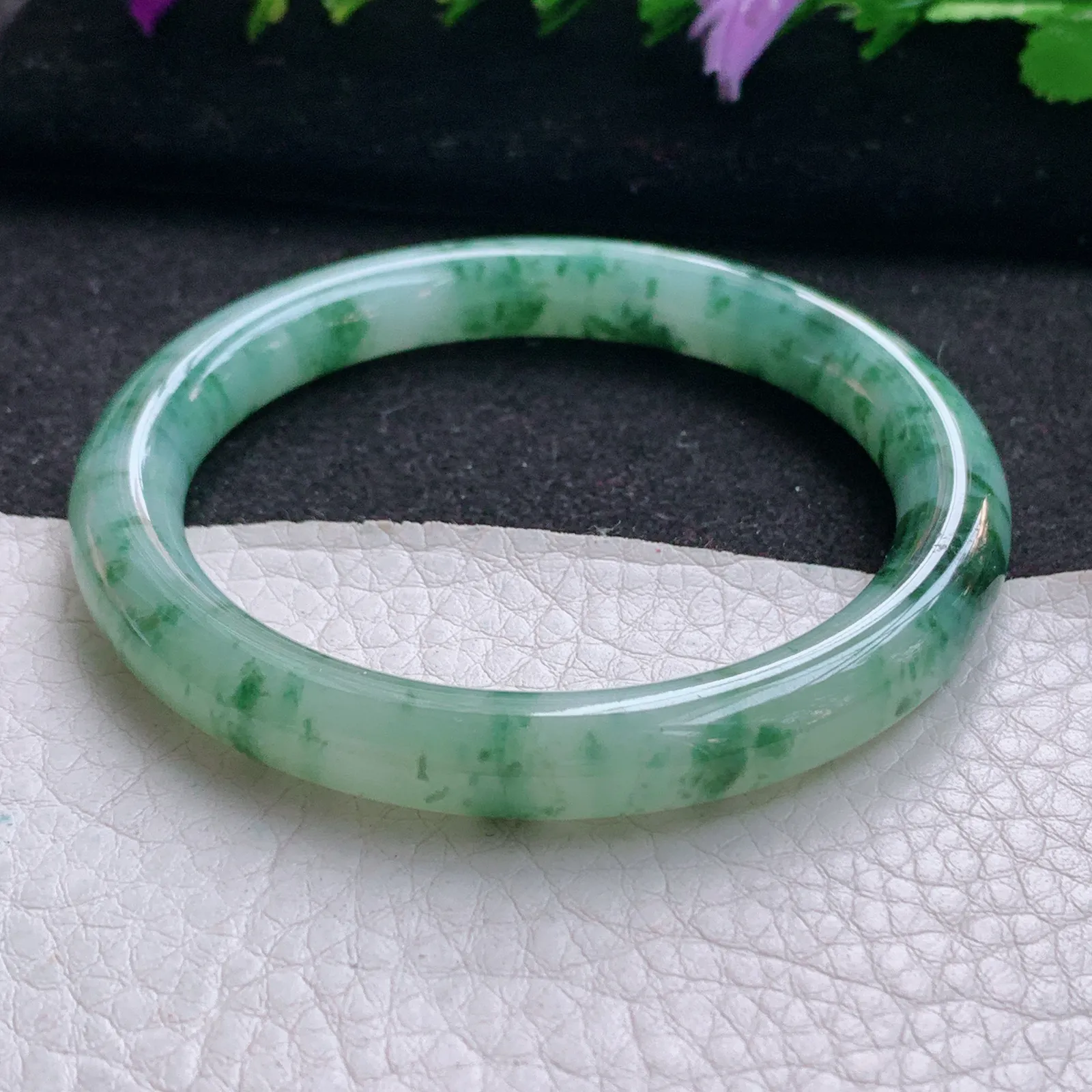 xh实拍54*8.6美人镯 天然缅甸翡翠冰飘花秀气圆条玉手镯 玉手环