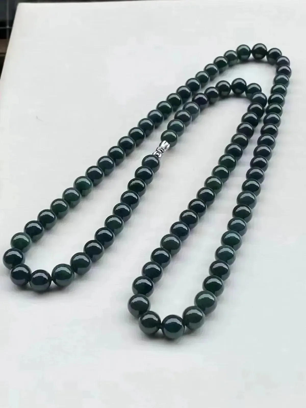 墨翠【88颗珠链】细腻干净、黑度好，性价比高，雕工精湛，打灯透绿.