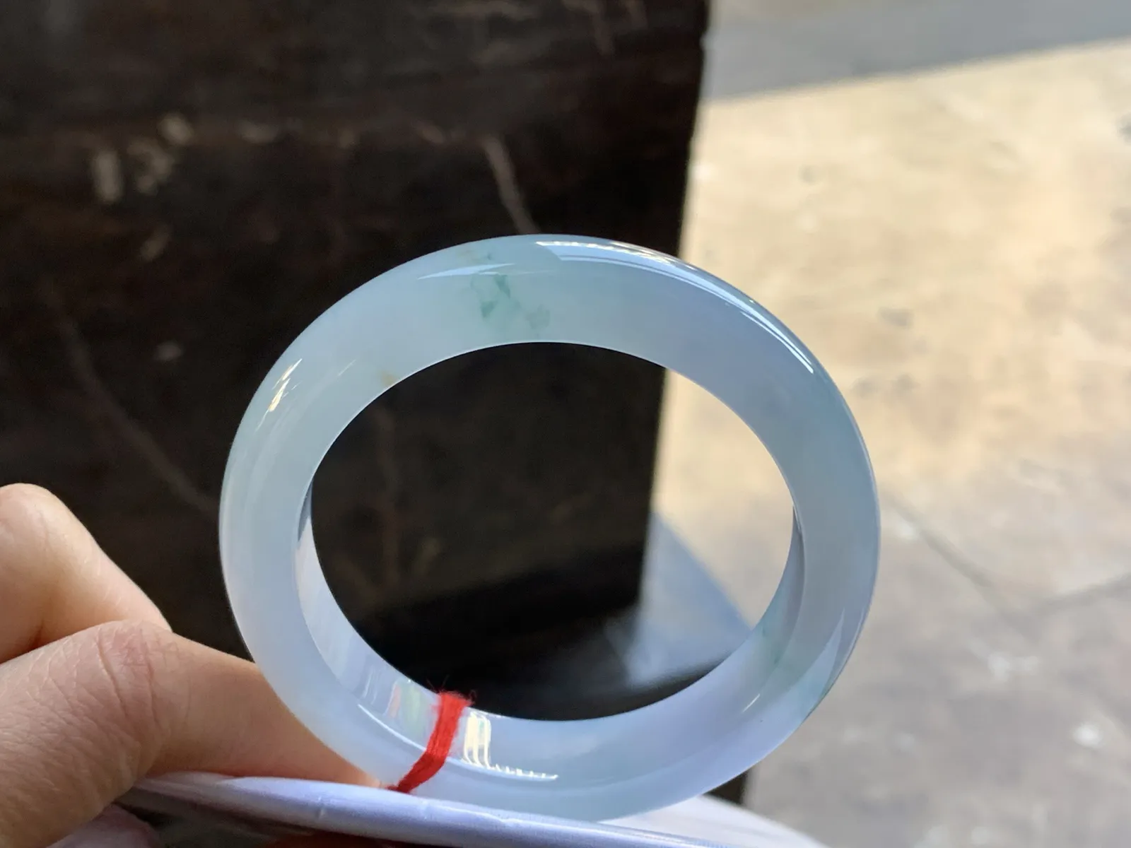 飘花手镯
尺寸：55-13.4-9mm
种水好 底色漂亮