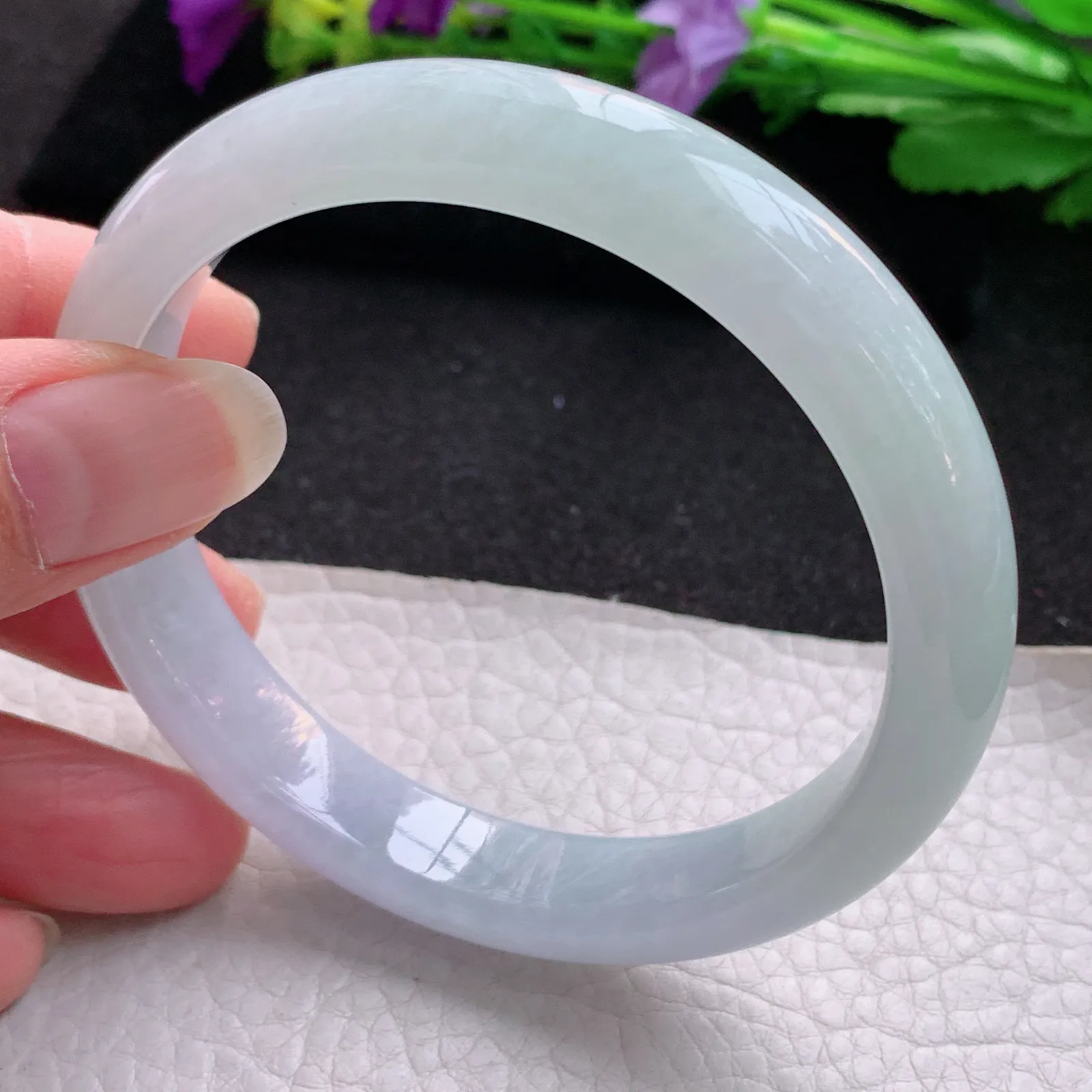 js大圈口60*12*8平安镯 天然缅甸翡翠淡春带彩宽边玉手镯 玉手环