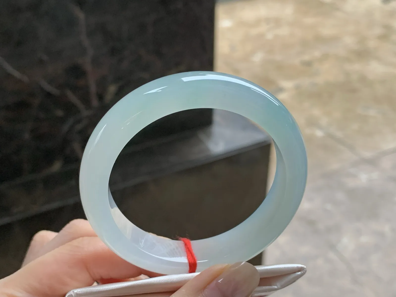 糯冰手镯
种好水润 53.8-12.9-8.4