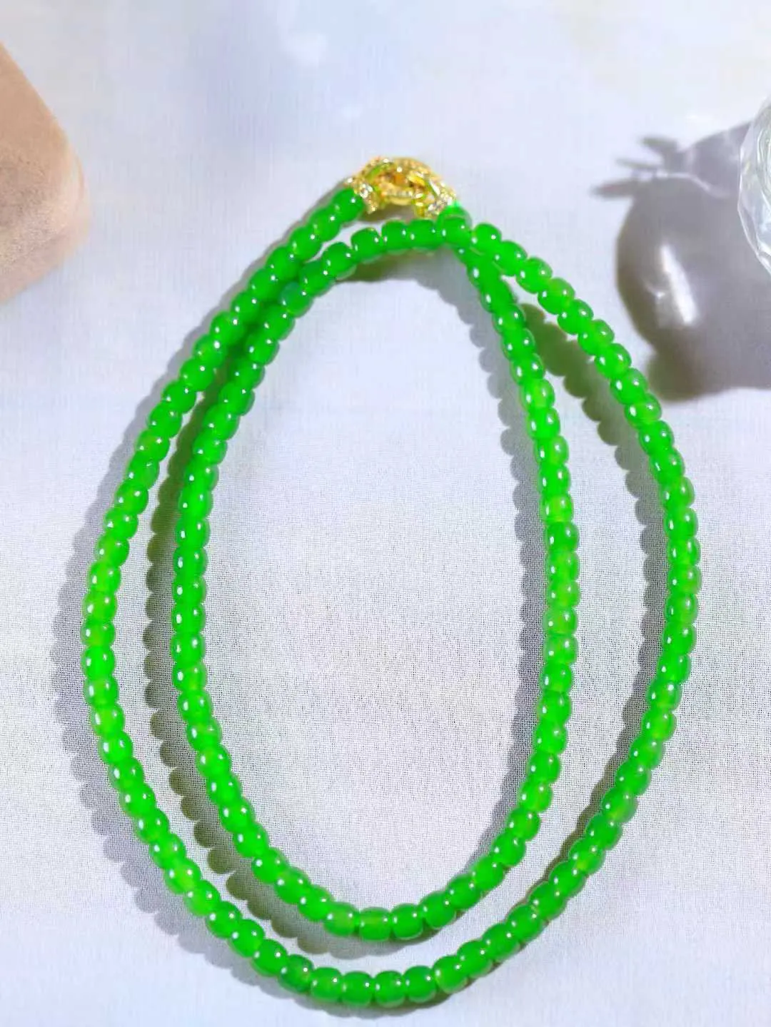 （老型珠.项链）

精品和田玉碧玉老型珠项链 玉质温润细腻 佩戴舒适。间关莺语花底滑，一生美好时光