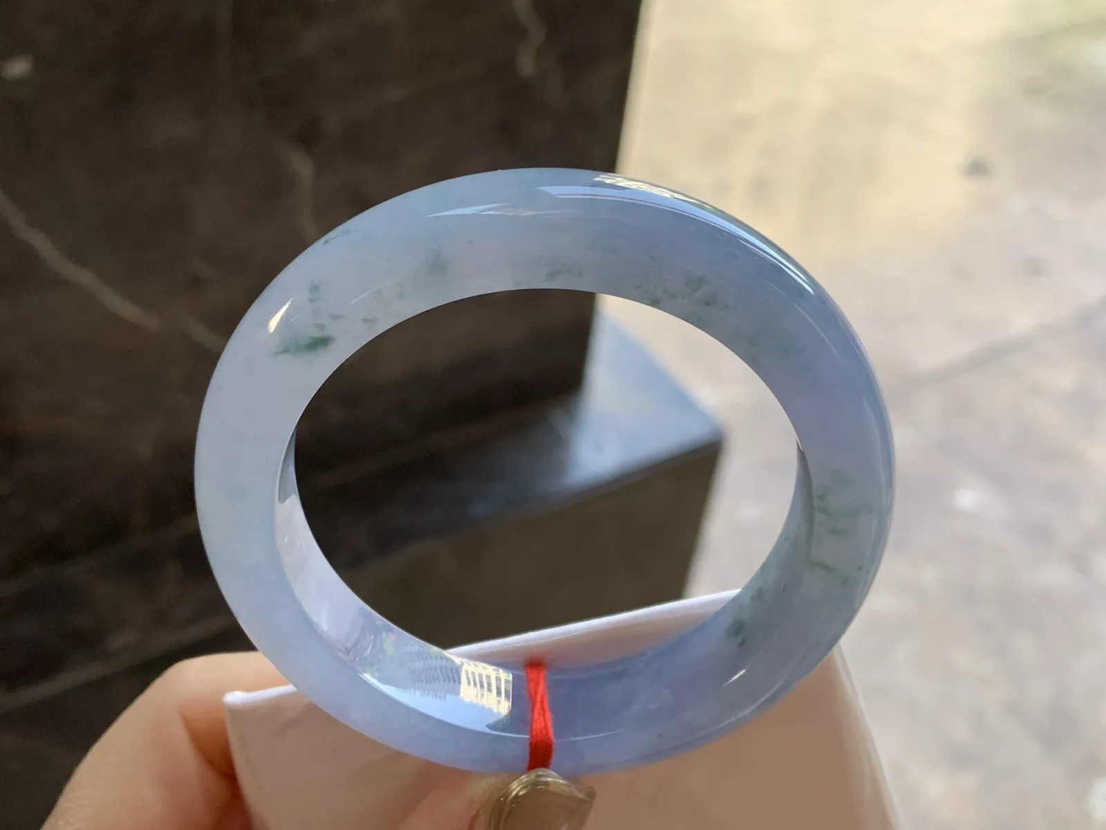 冰紫手镯
尺寸：56.7-13.2-9.6mm
种水好 颜色漂亮有特色