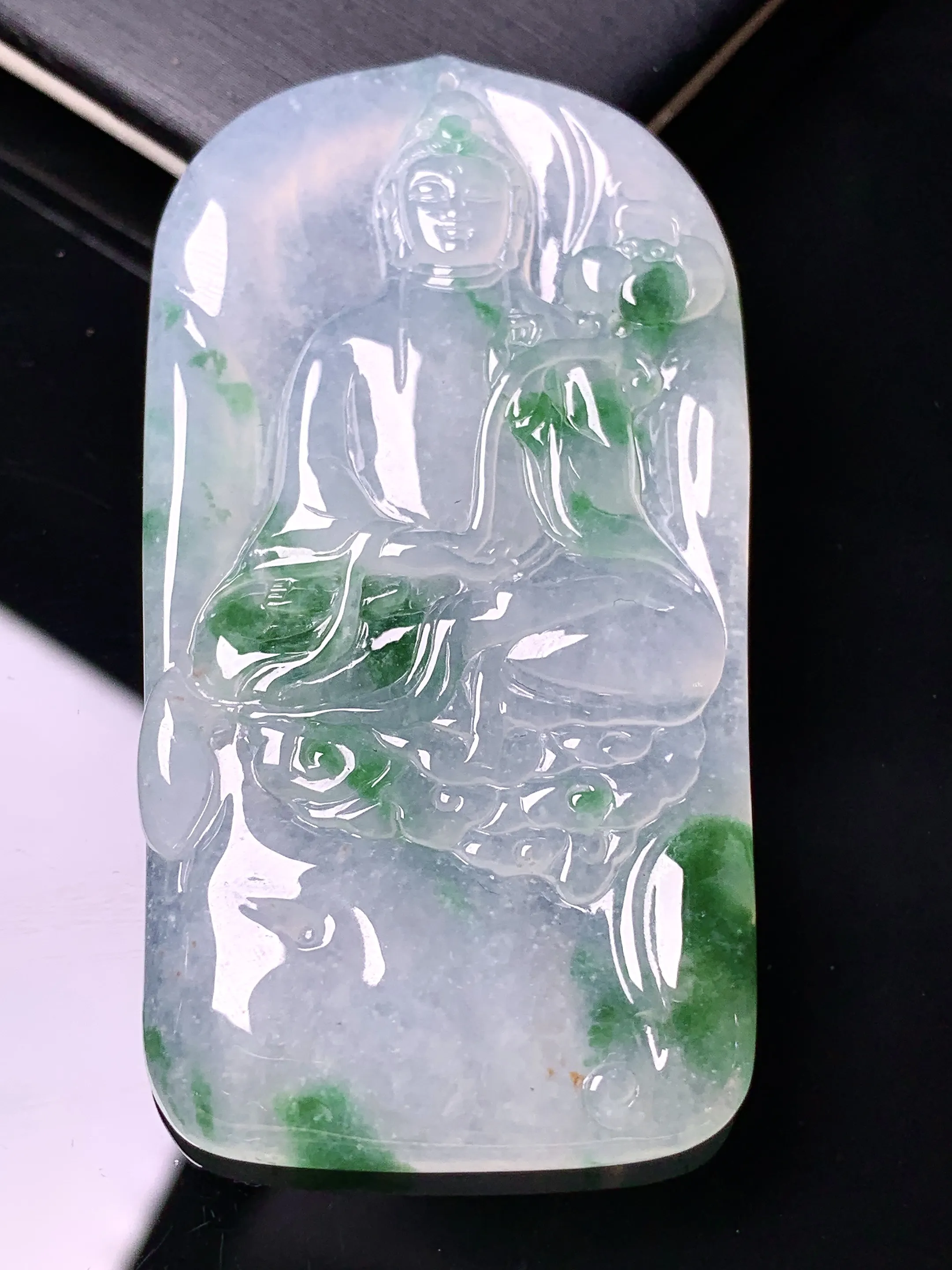 冰种飘绿观音吊坠 玉质细腻 色泽清新艳丽 整体尺寸64*33.6*6