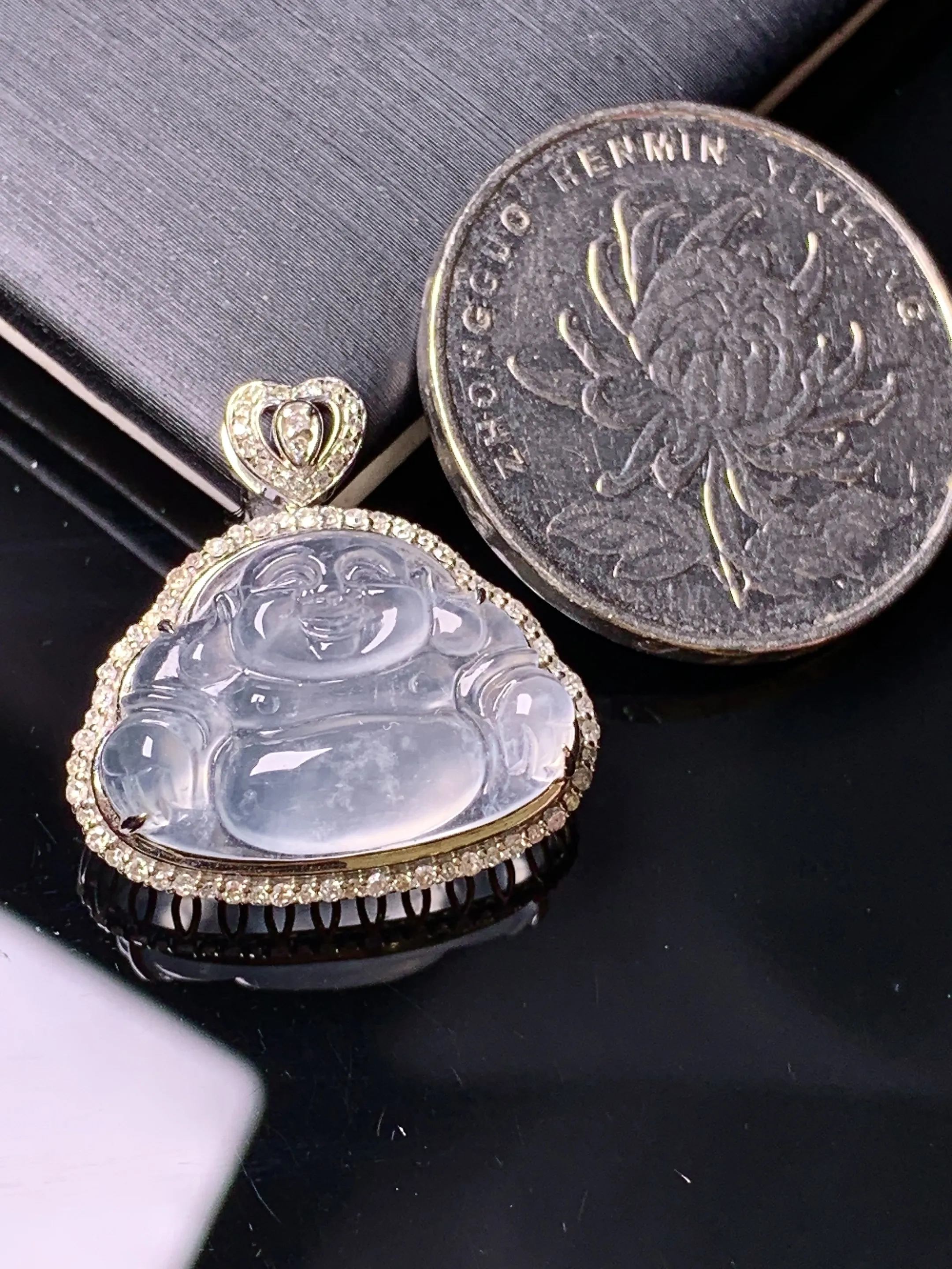 18k金钻镶嵌冰种佛公吊坠 玉质细腻 色泽清新艳丽 整体尺寸20.8*21.2*8.6