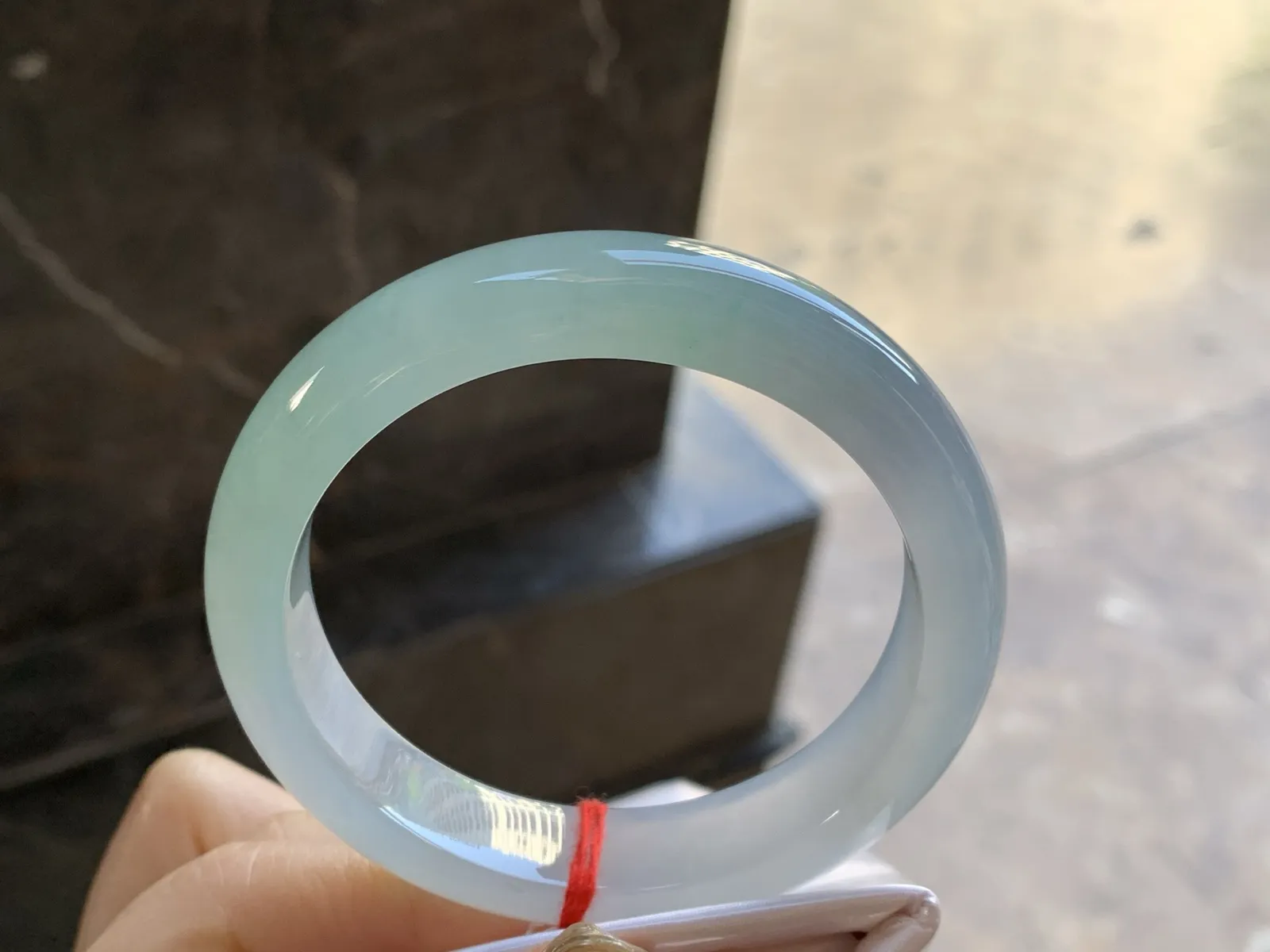 冰晴水手镯
尺寸：56.5-12.9-8.5mm
种水好 底子细腻干净