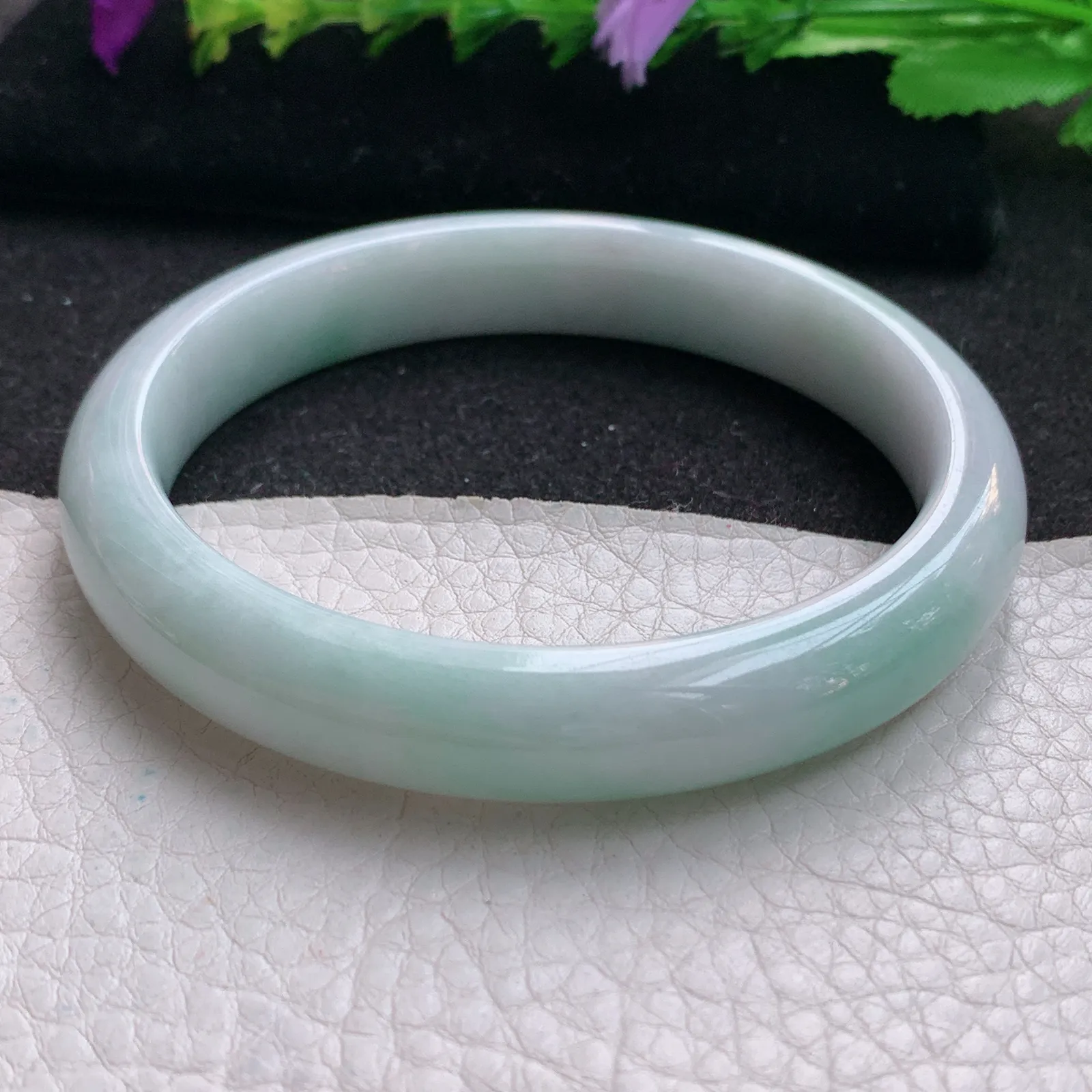 js大圈口61.5*11.5*8.2平安镯 天然缅甸翡翠飘绿宽边玉手镯 玉手环