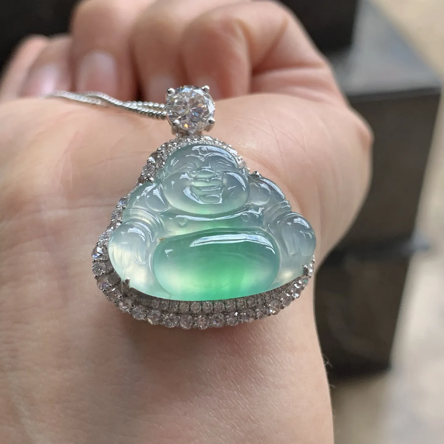 冰飘绿佛公
肚里藏金～