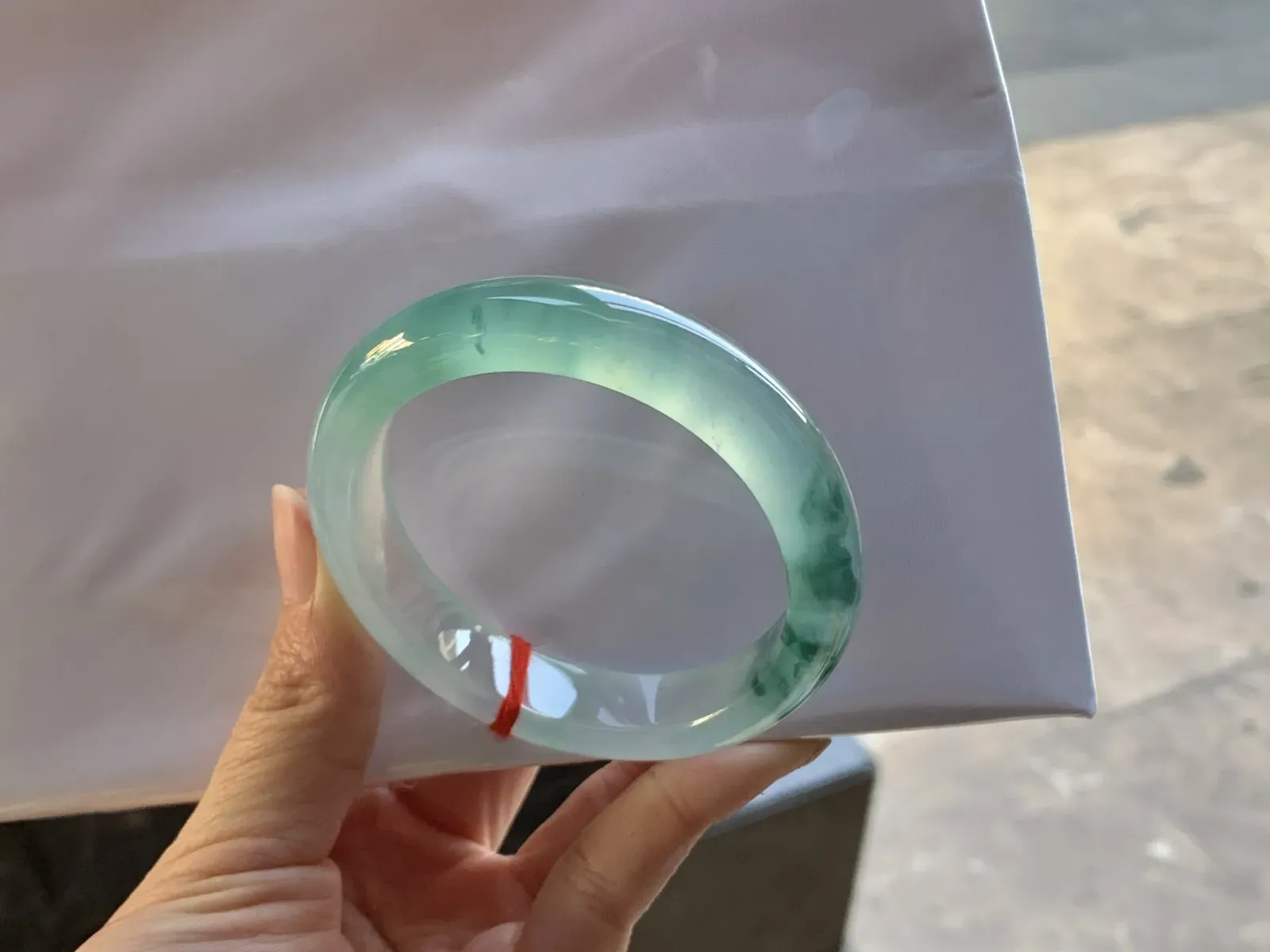 冰蓝花晴水手镯
尺寸：55-12.5-8.5mm
冰味十足 种老肉细