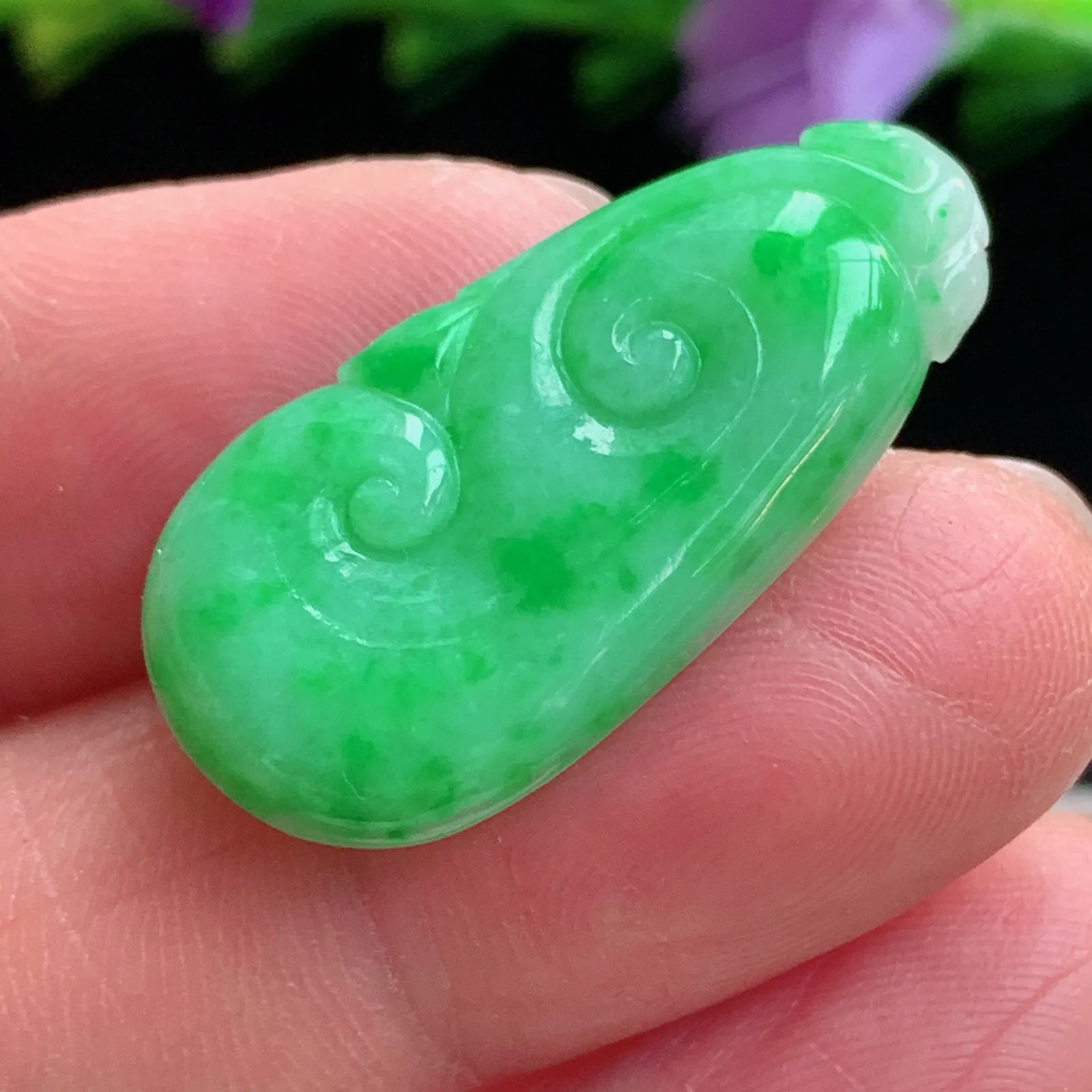 lz实拍29.5*14.3*3.8缅甸翡翠精雕飘绿如意 玉如意玉吊坠 玉挂坠