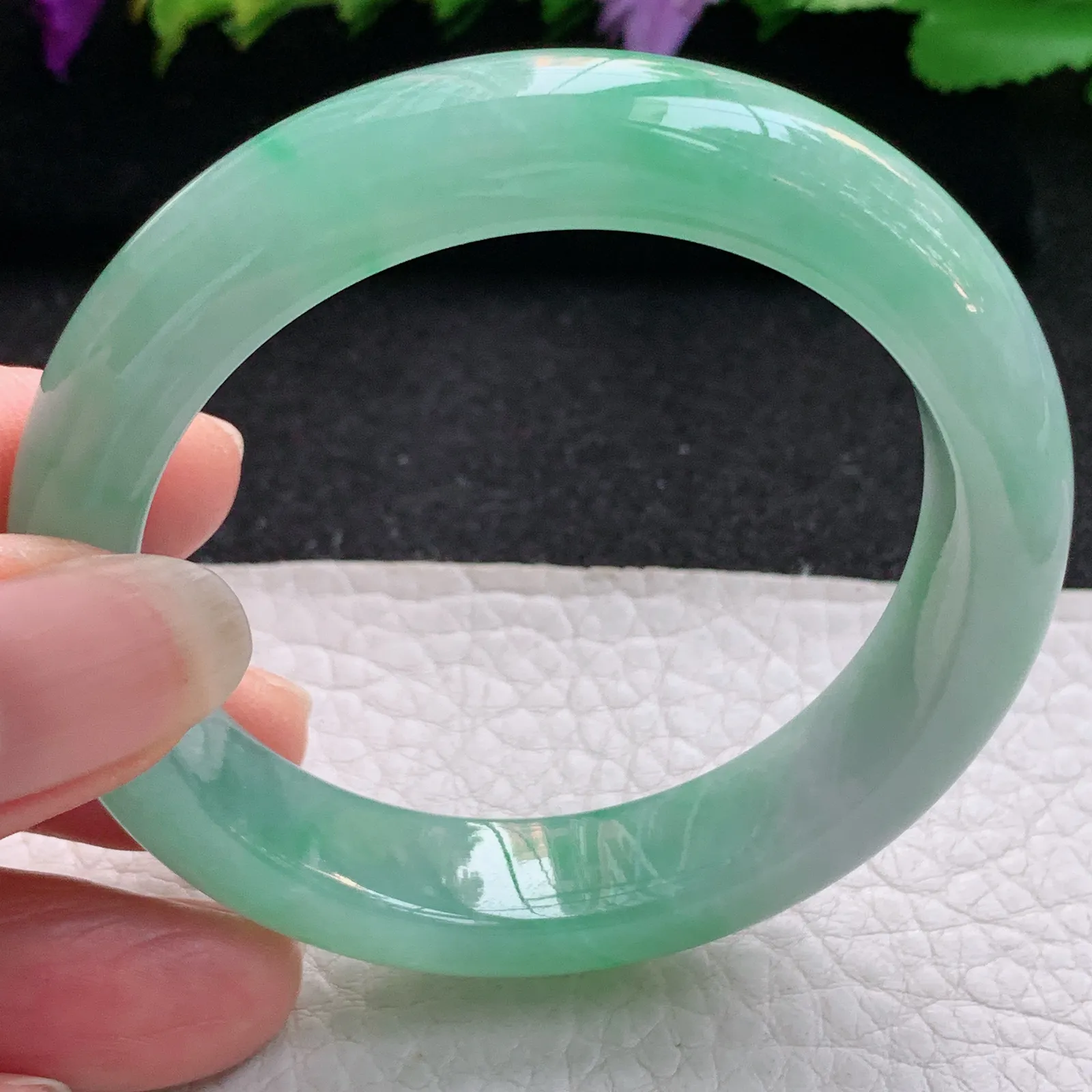 nr小圈口51*12.2*8平安镯 天然缅甸翡翠飘绿宽边玉手镯 玉手环