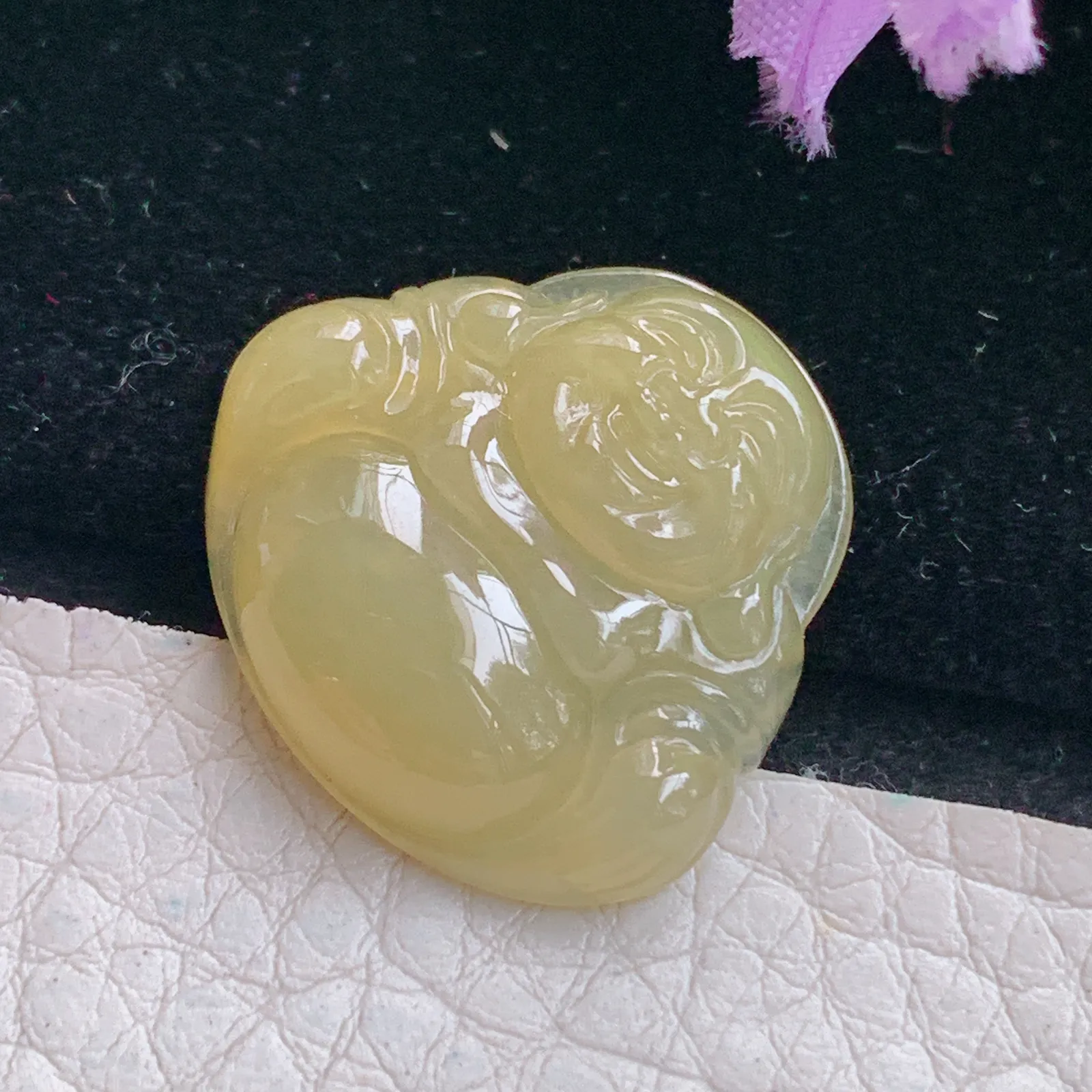 lz实拍22.2*23.6*5.2缅甸翡翠精雕冰黄佛公 弥勒佛玉吊坠 玉挂坠