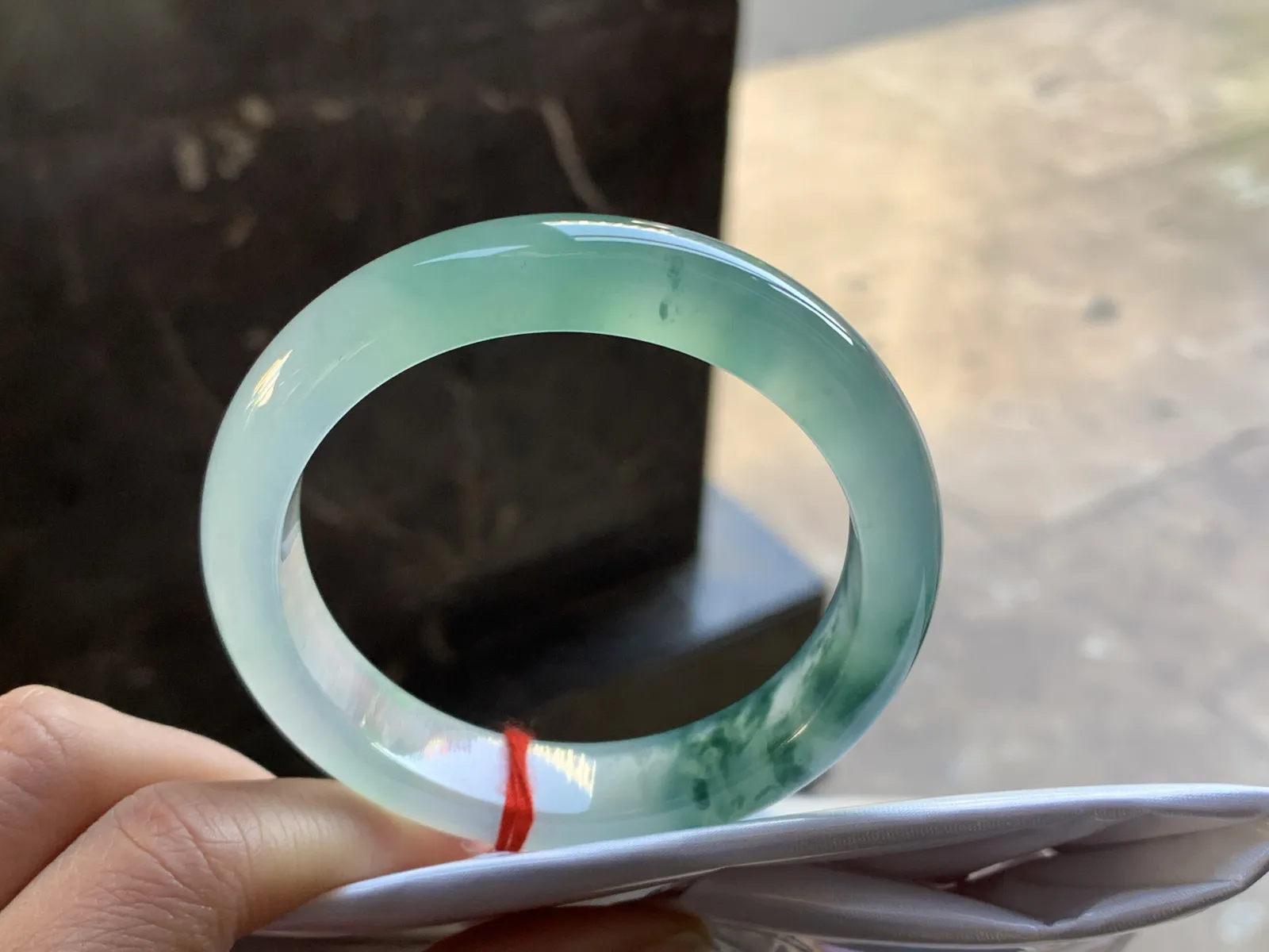 冰蓝花晴水手镯
尺寸：55-12.5-8.5mm
冰味十足 种老肉细