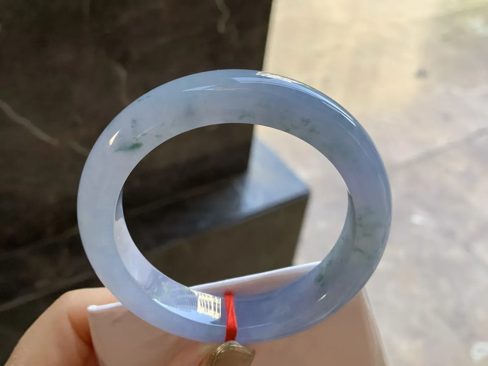 冰紫手镯
尺寸：56.7-13.2-9.6mm
种水好 颜色漂亮有特色