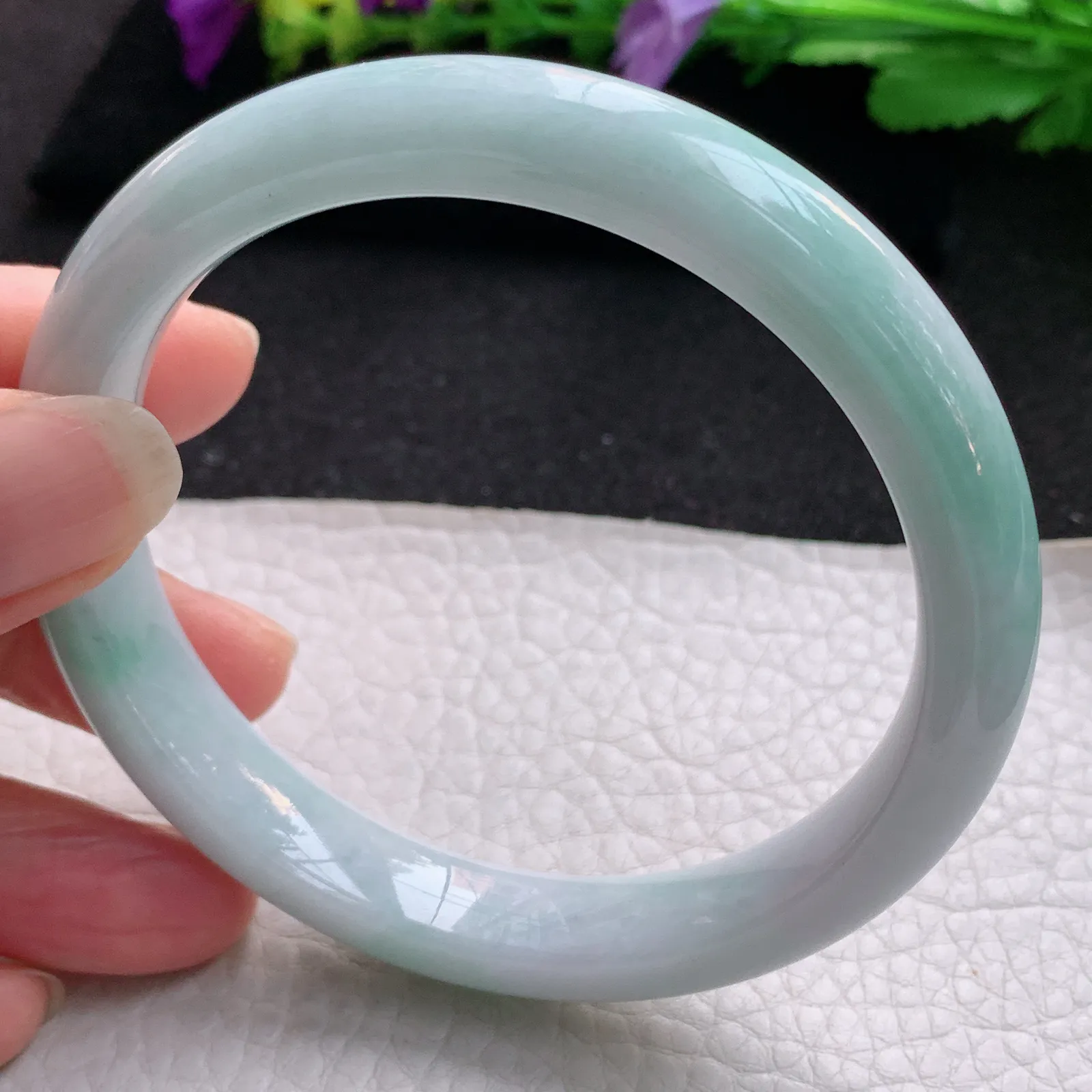 js大圈口61.5*11.5*8.2平安镯 天然缅甸翡翠飘绿宽边玉手镯 玉手环