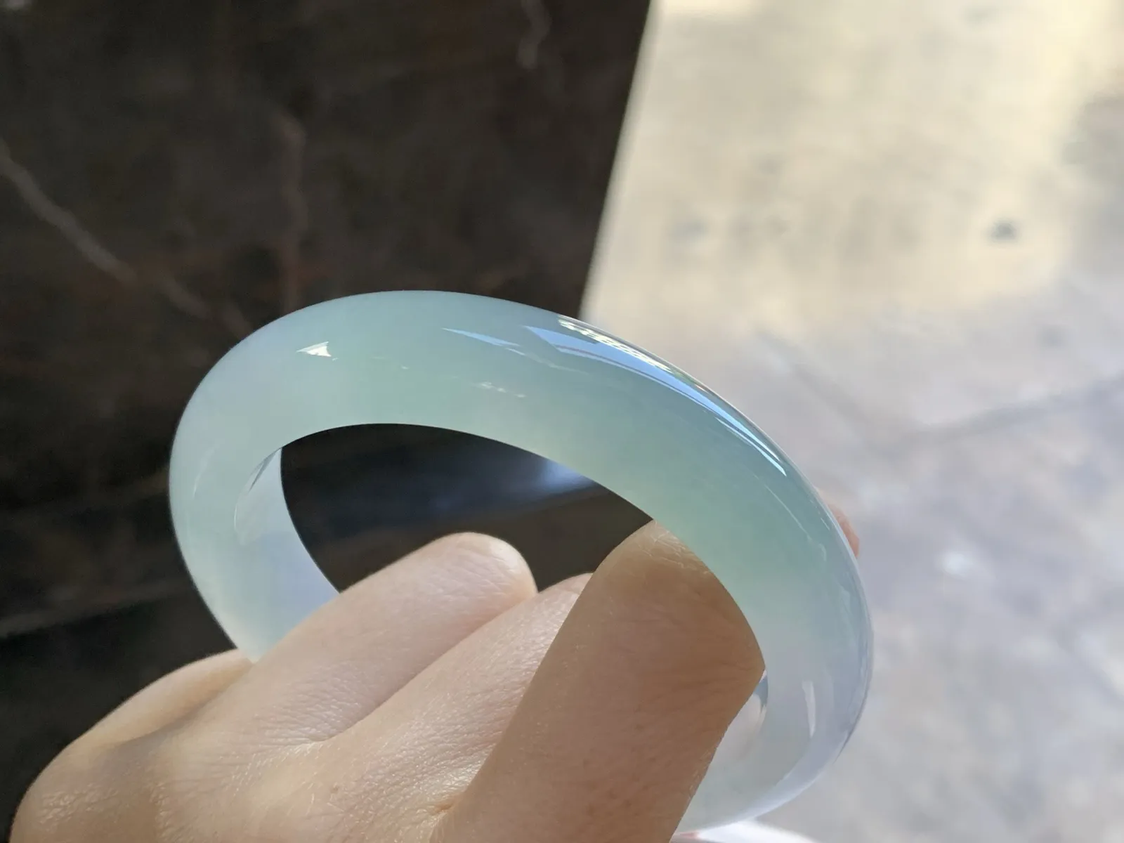 冰晴水手镯
尺寸：55.6-12-9.1mm
种水好 底色浓郁漂亮