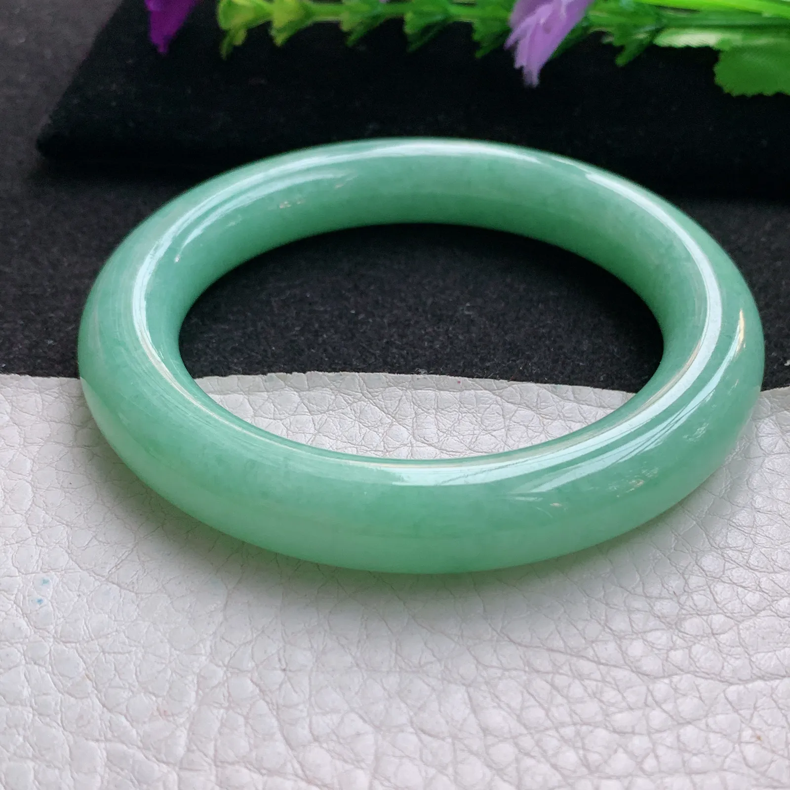 yh实拍57*11.2美人镯 天然缅甸翡翠满绿大气圆条玉手镯 玉手环