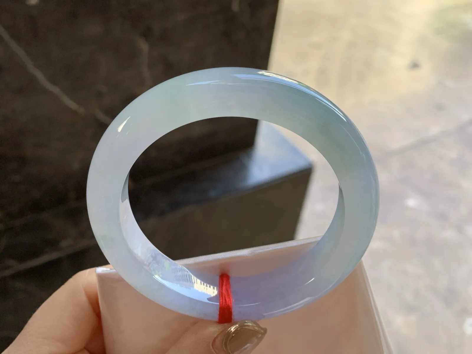 冰紫手镯
尺寸：56.9-13.2-10mm
底子细腻 种水好 小清新