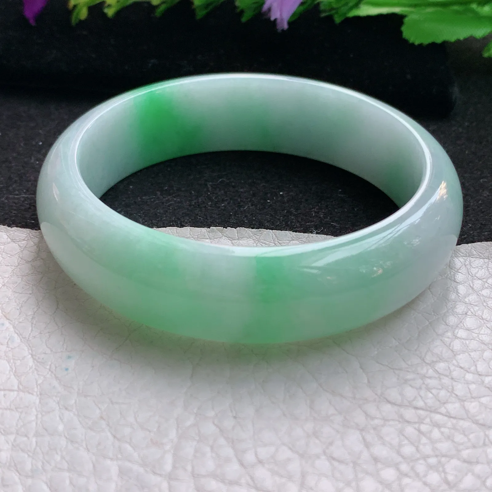 js实拍57*16*8.5平安镯 天然缅甸翡翠飘阳绿宽边玉手镯 玉手环