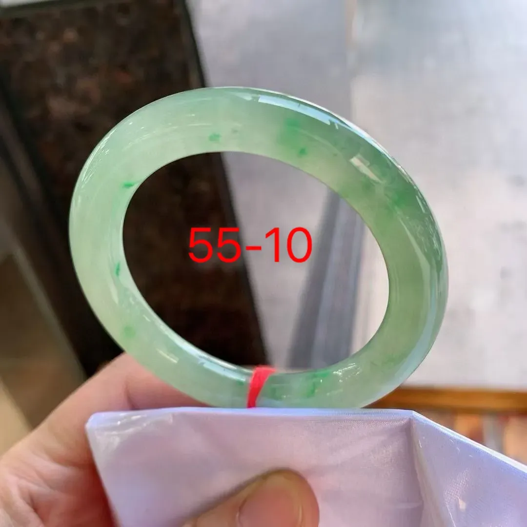 带色圆条，
尺寸：55-10
有种有色，种水不错，晶体细腻，卖相不错，上手效果好