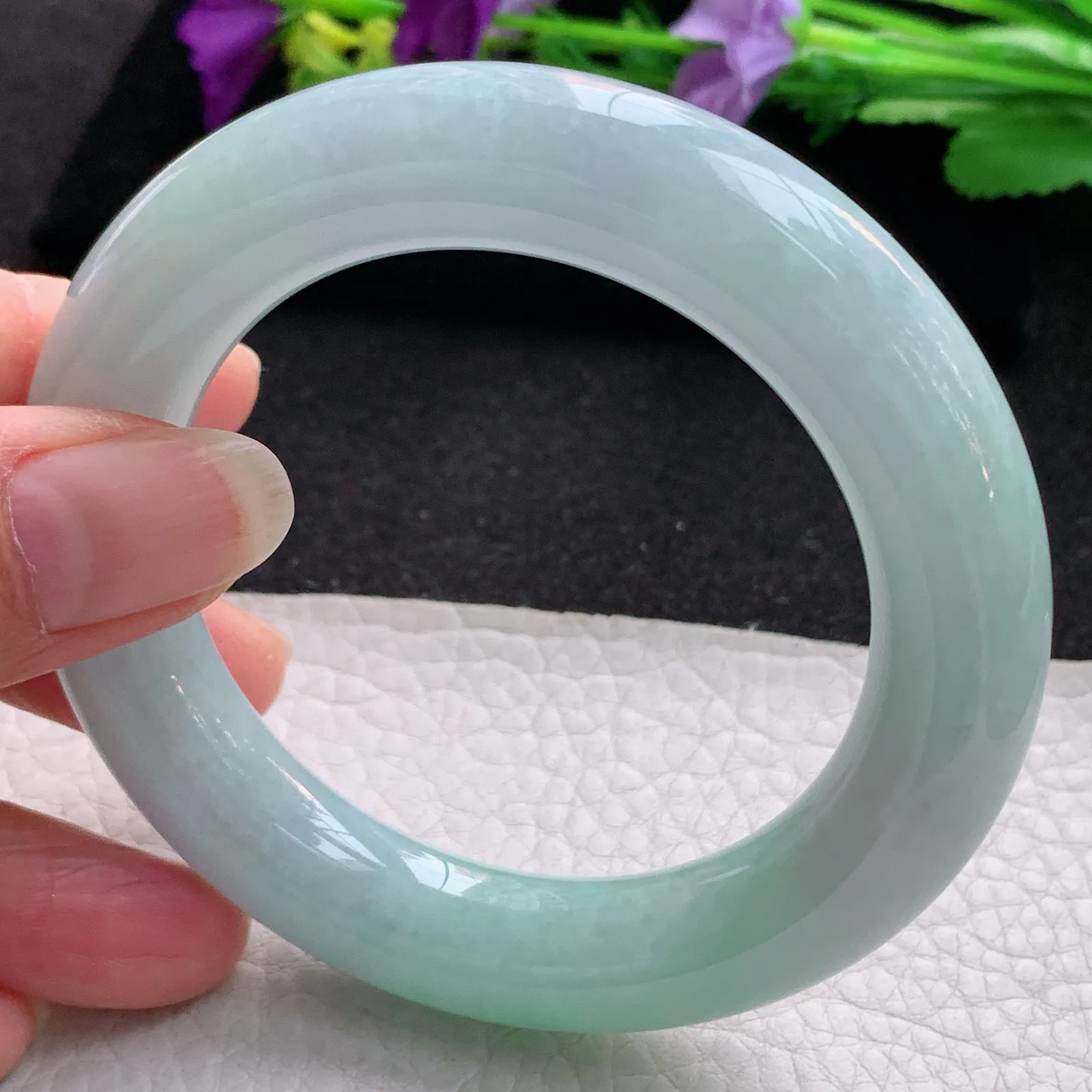 z实拍53*12.5*7胖圆镯 天然缅甸翡翠淡春带彩圆条玉手镯 玉手环