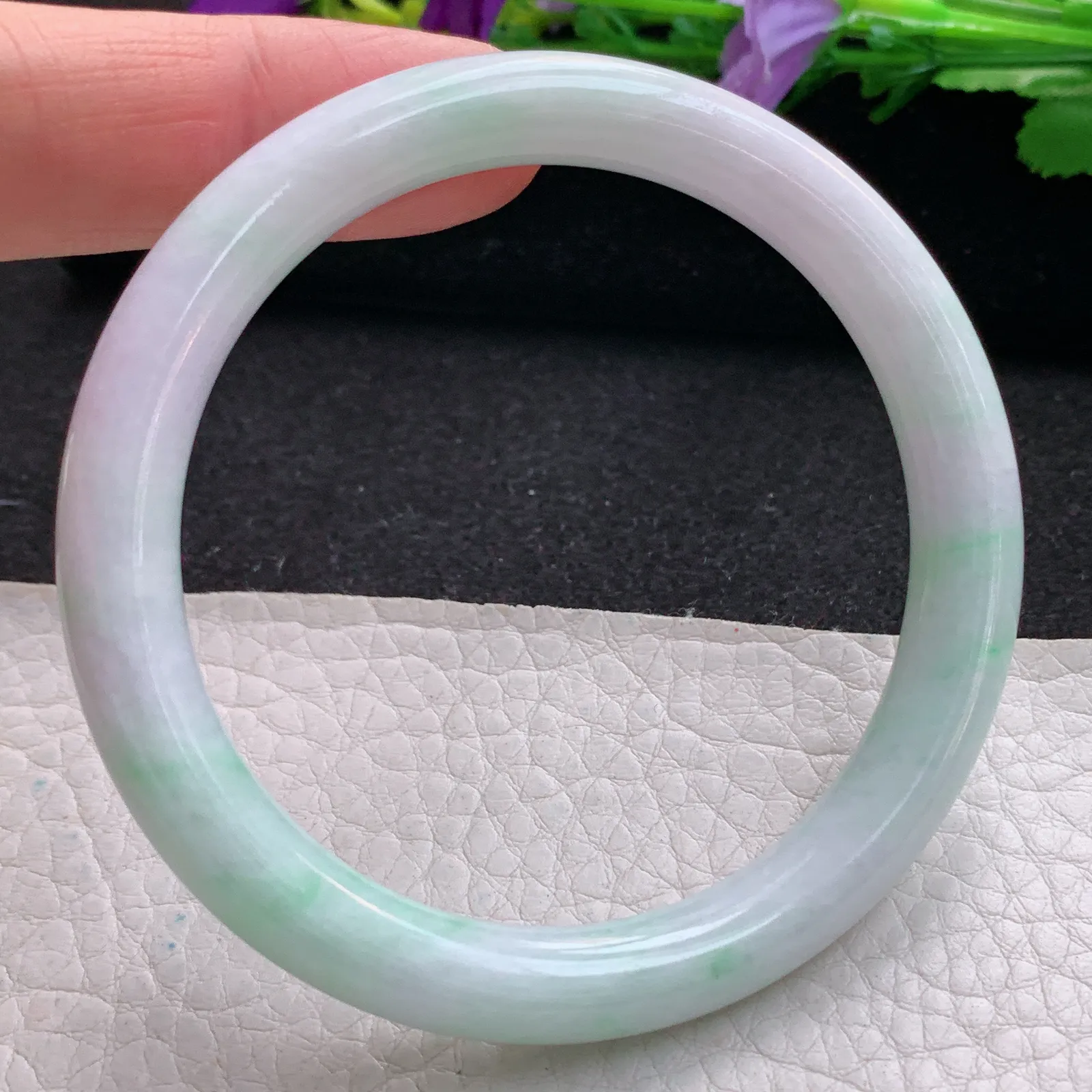 xx实拍55*8.7*8美人镯 天然缅甸翡翠春带彩秀气圆条玉手镯 玉手环