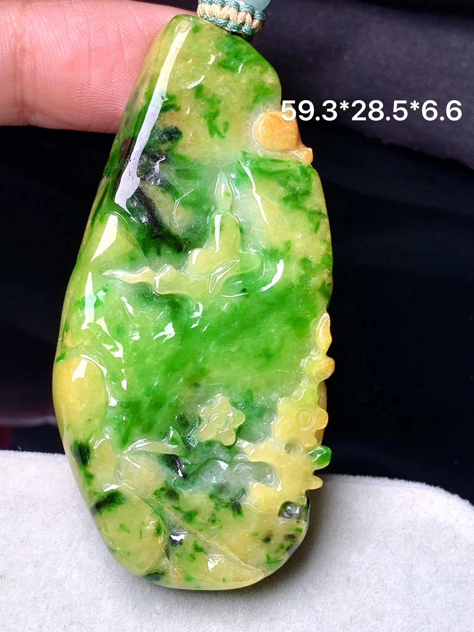 黄绿翡悟道山水牌吊坠 玉质细腻 色泽清新艳丽 整体尺寸59.3*28.5*6.6