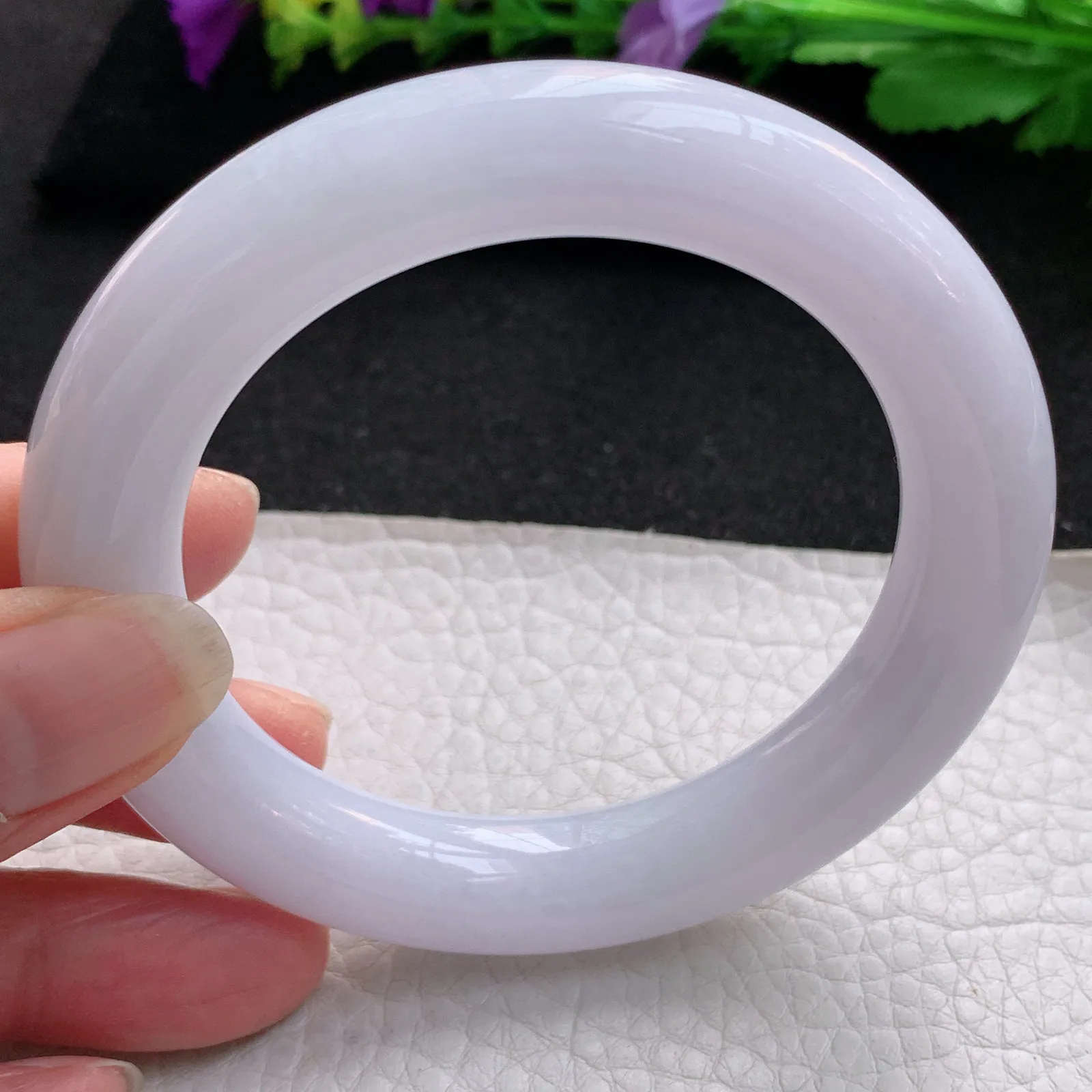 js实拍56*12*11.3胖圆镯 天然缅甸翡翠淡紫圆条玉手镯 玉手环